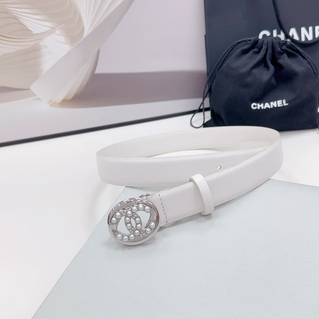 CC 30MM BELT IN WHITE CALFSKIN SILVER HARDWARE ATTACH PEARLS - 30