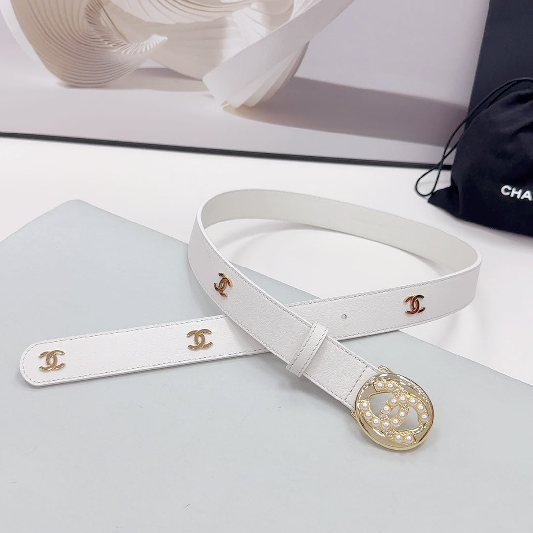 CC 30MM BELT IN WHITE CALFSKIN GOLD HARDWARE ATTACH PEARLS - 30