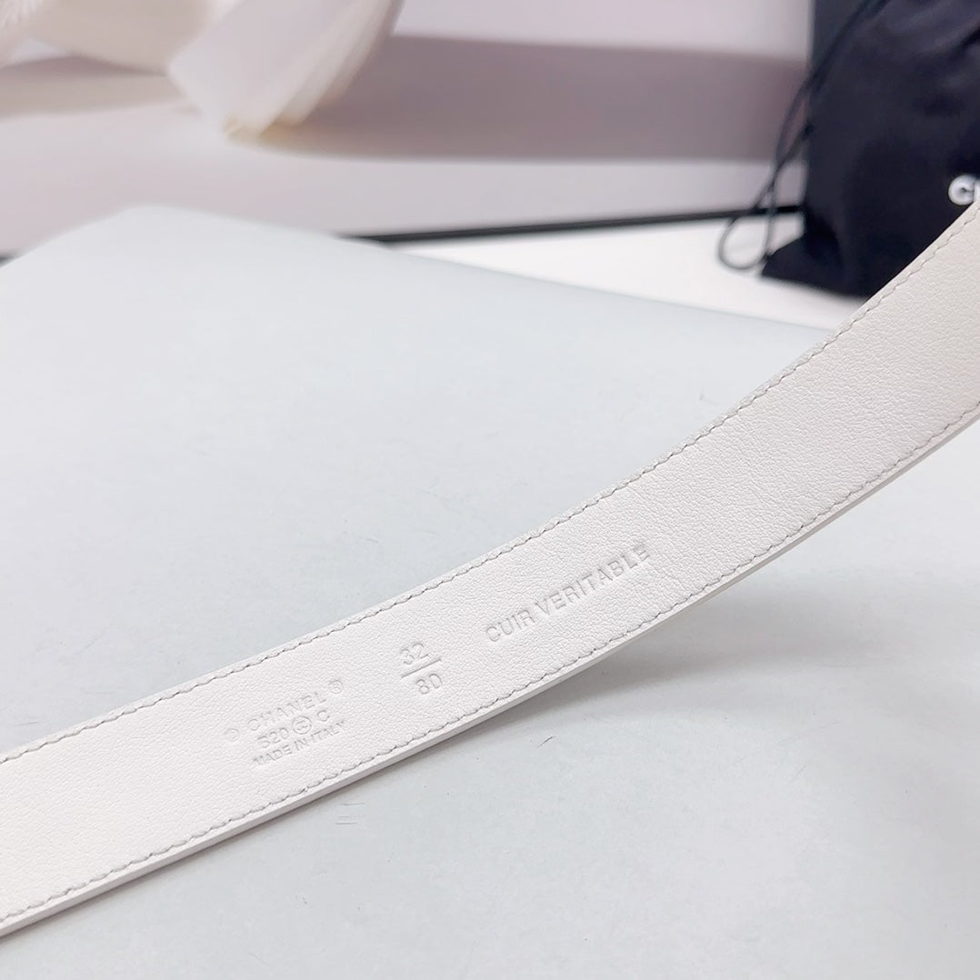 CC 30MM BELT IN WHITE CALFSKIN GOLD HARDWARE ATTACH PEARLS - 30