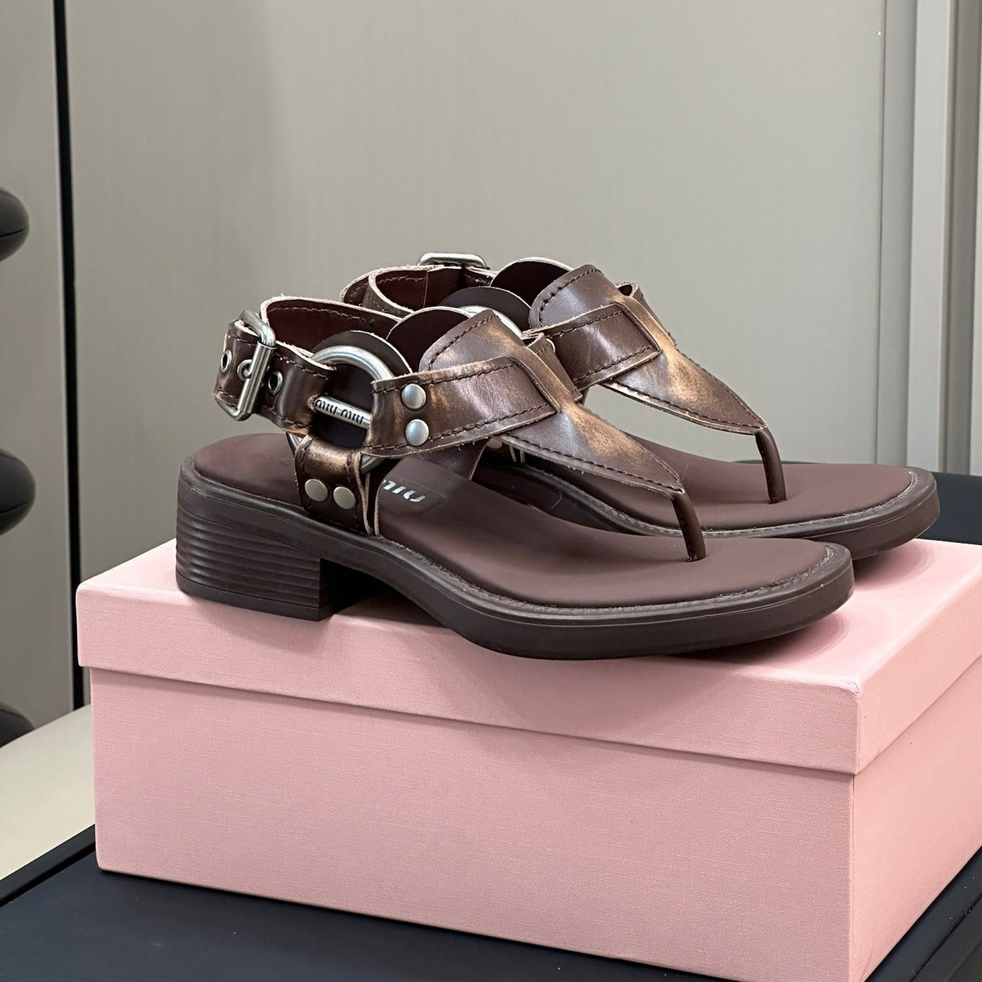 Sandals Chocolate Color Retro Sheepskin - 35