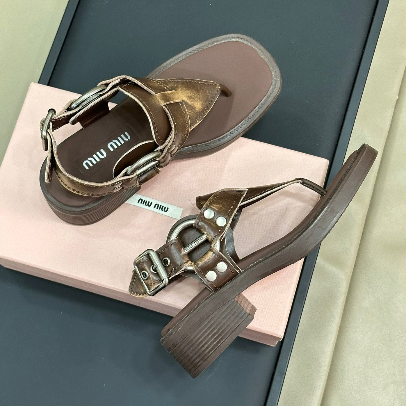 Sandals Chocolate Color Retro Sheepskin - 35