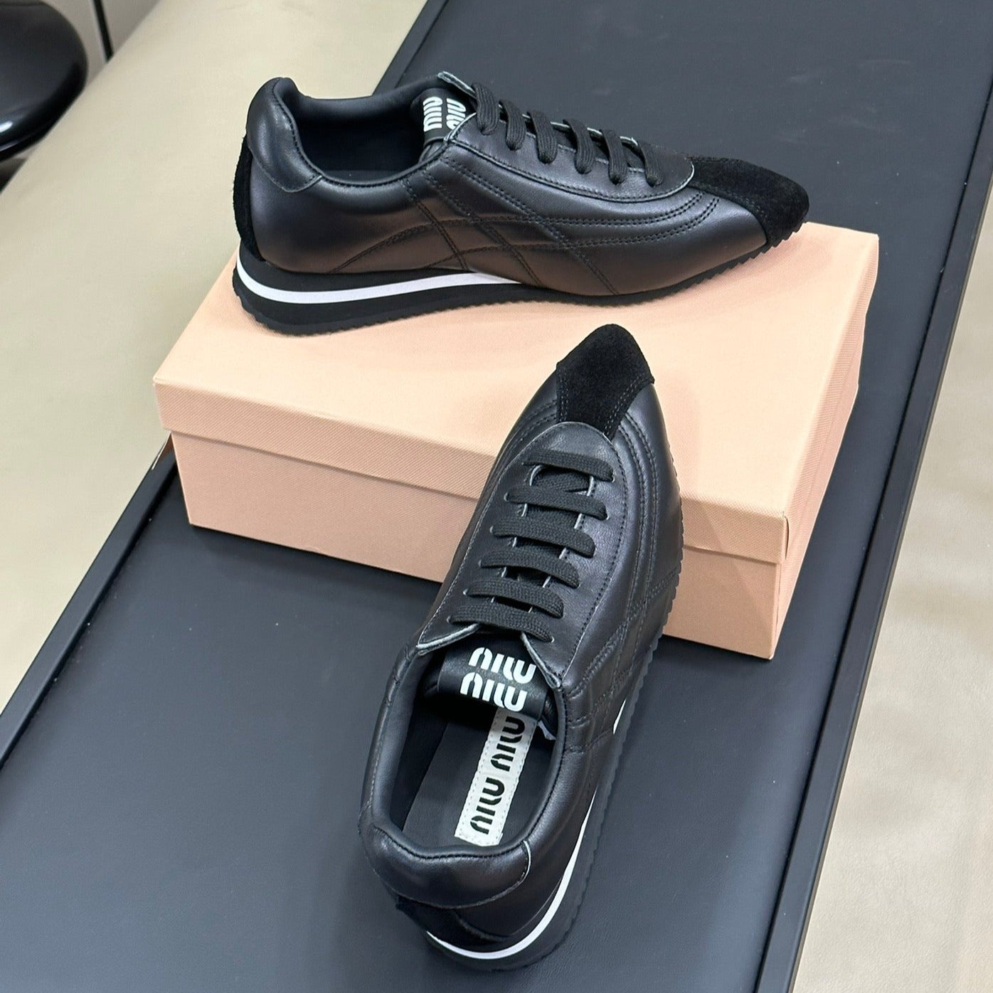 POINTED SPORTS SHOES BLACK LAMBSKIN - 35