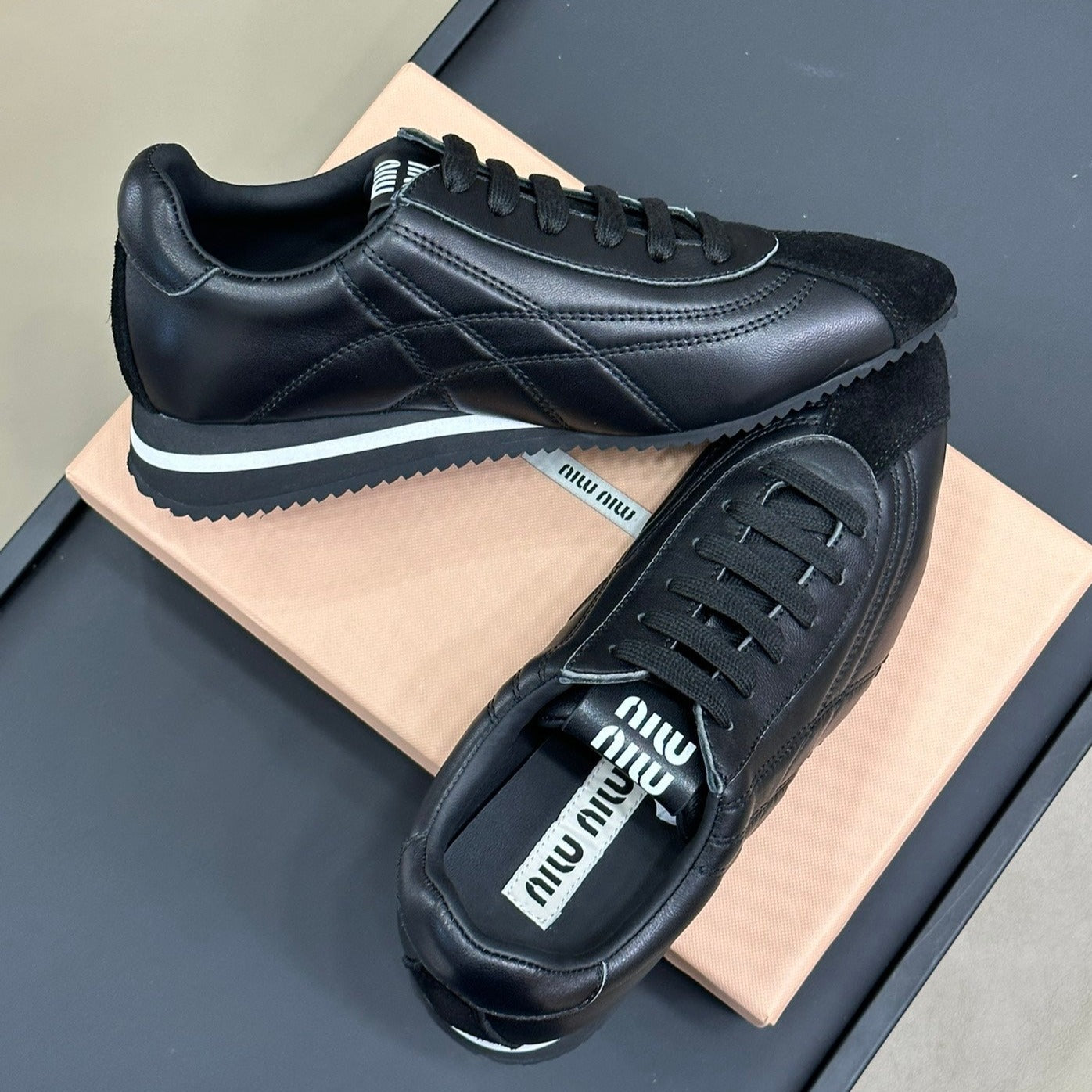 POINTED SPORTS SHOES BLACK LAMBSKIN - 35