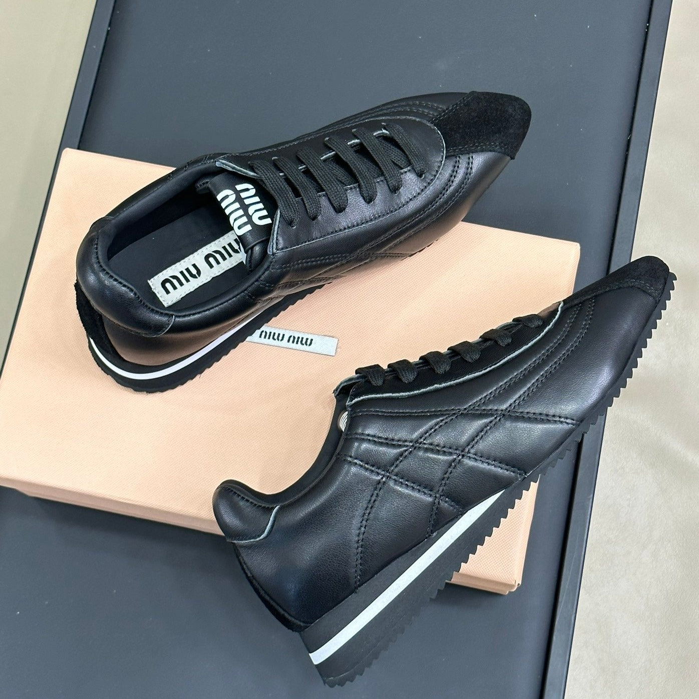 POINTED SPORTS SHOES BLACK LAMBSKIN - 35