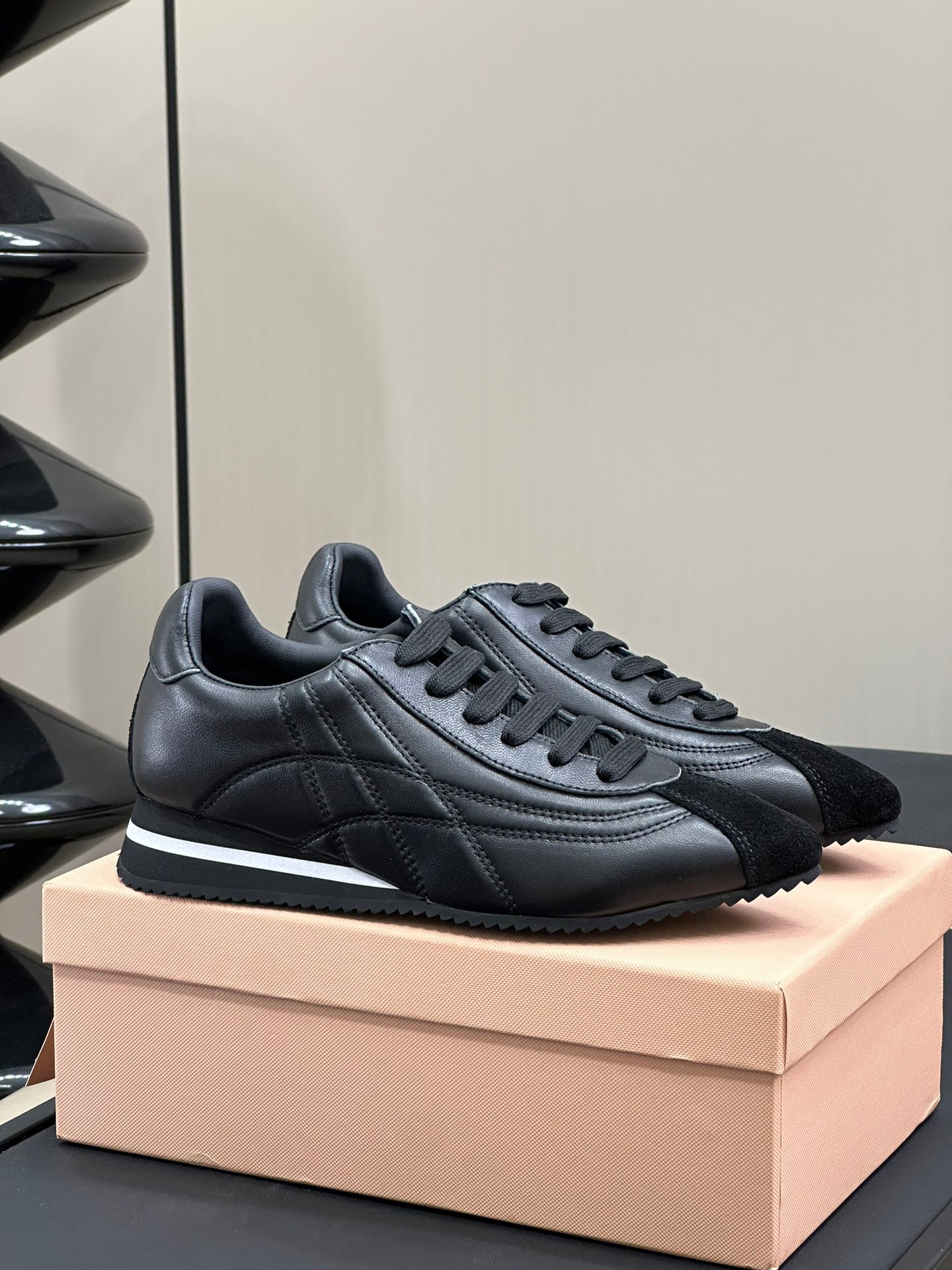POINTED SPORTS SHOES BLACK LAMBSKIN - 35
