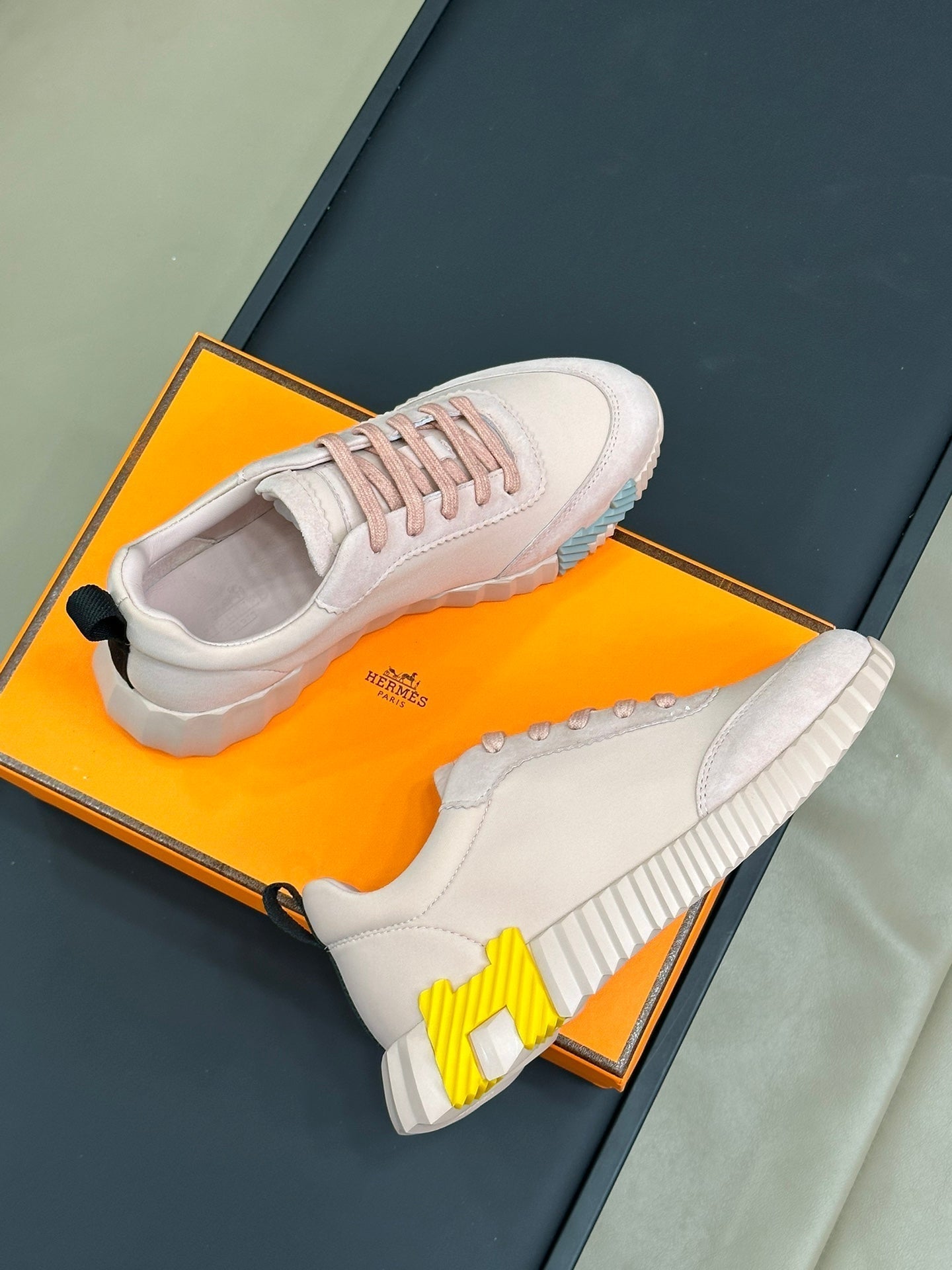 BOUNCING SNEAKERS LIGHT PINK CALFSKIN - 35