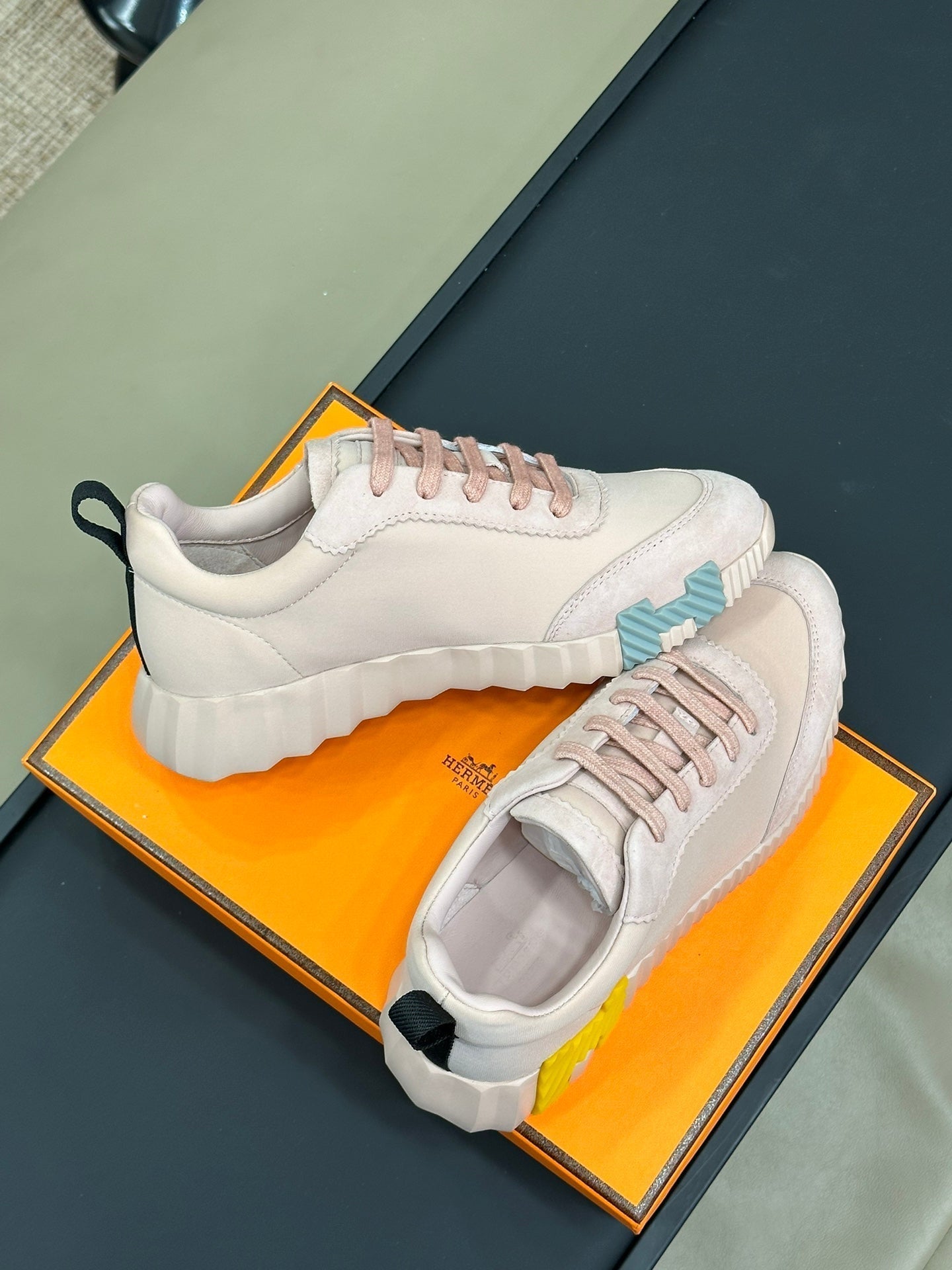 BOUNCING SNEAKERS LIGHT PINK CALFSKIN - 35