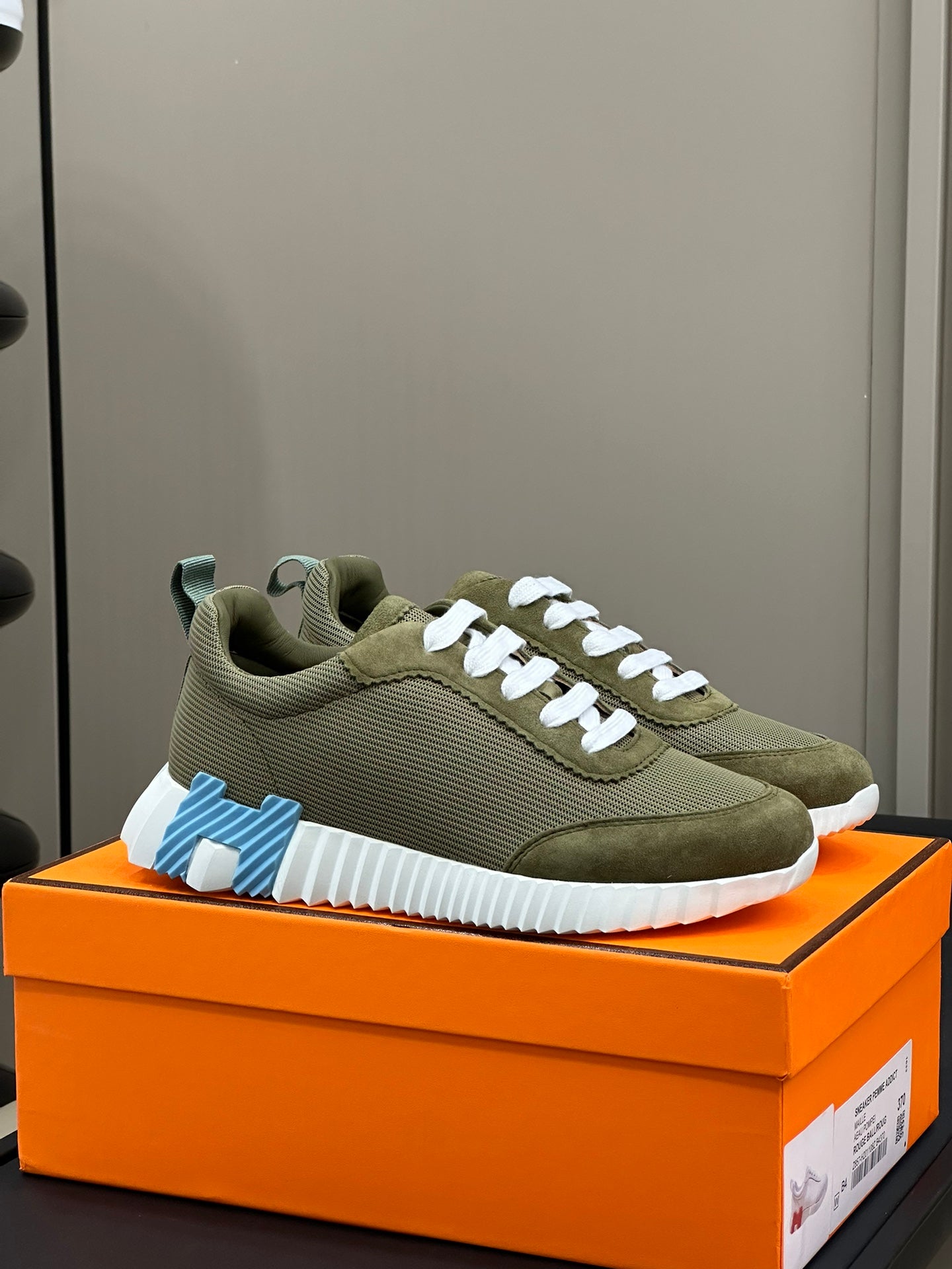 BOUNCING SNEAKERS OLIVE CALFSKIN - 35