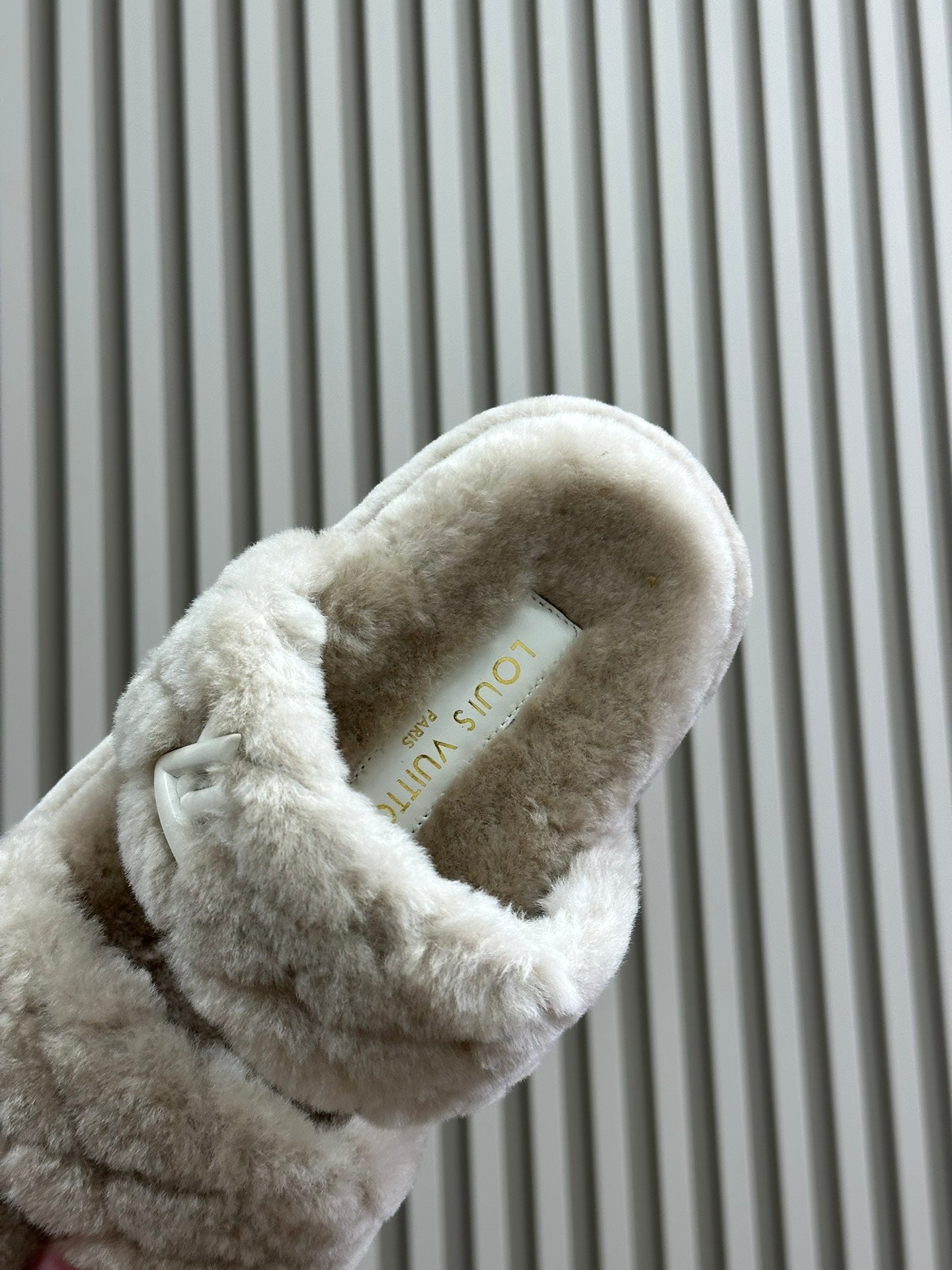 LV WOMEN SUNSET PLATFORM COMFORT MULE IN BEIGE FLEECE - 35