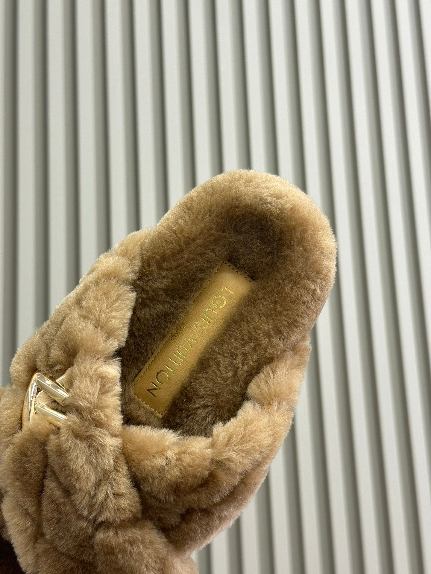 LV WOMEN'S SUNSET COMFORT FLAT MULE IN CAMEL BROWN FLEECE - 35