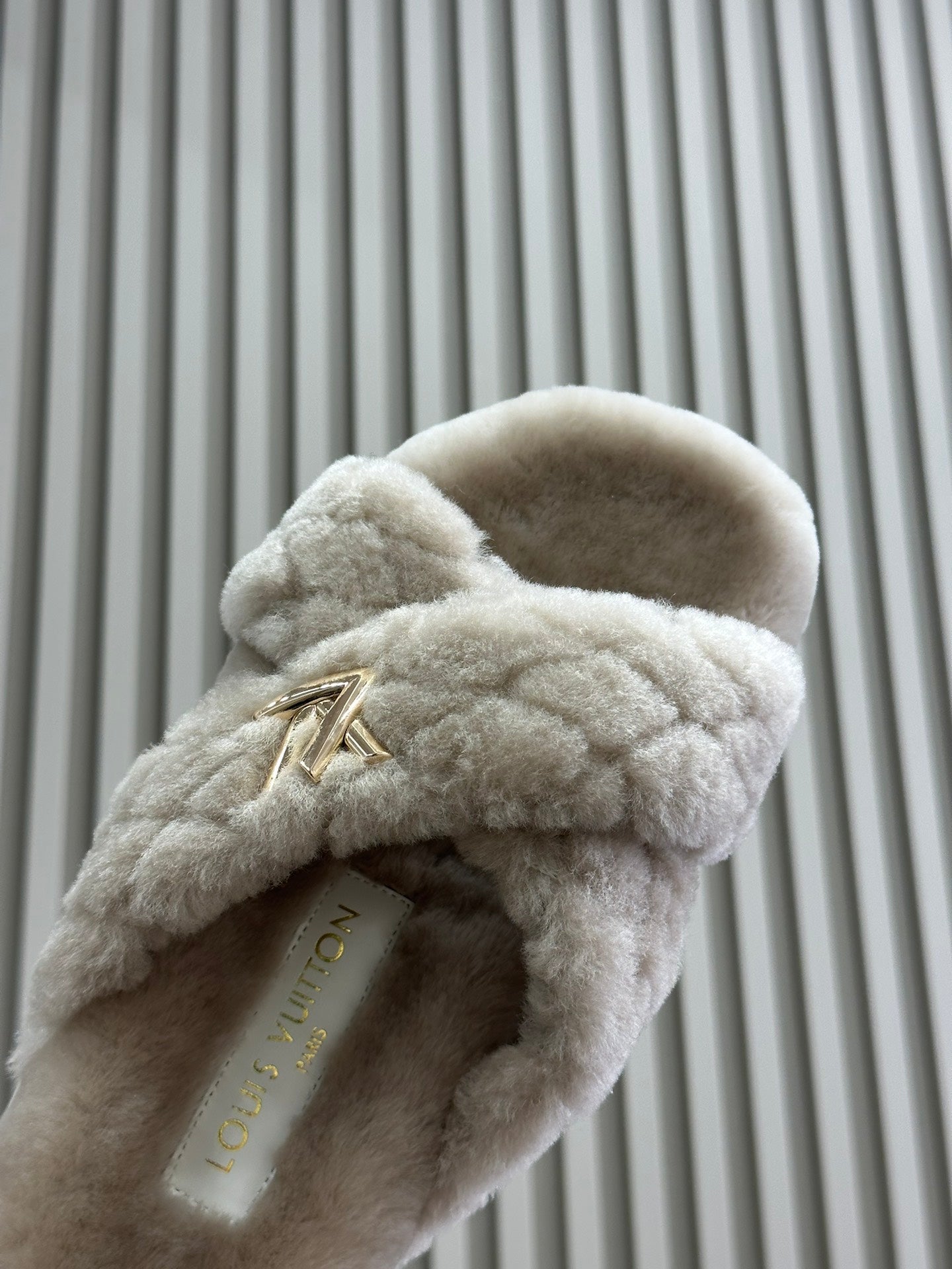 LV WOMEN'S SUNSET COMFORT FLAT MULE IN BEIGE FLEECE - 35