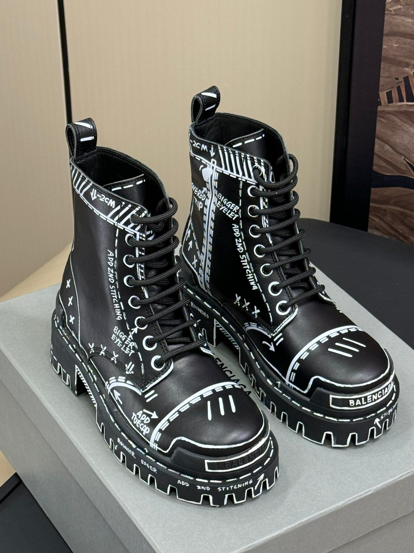 CHUNKY BOOTS IN BLACK SMOOTH CALFSKIN WHITE PRINT - 35