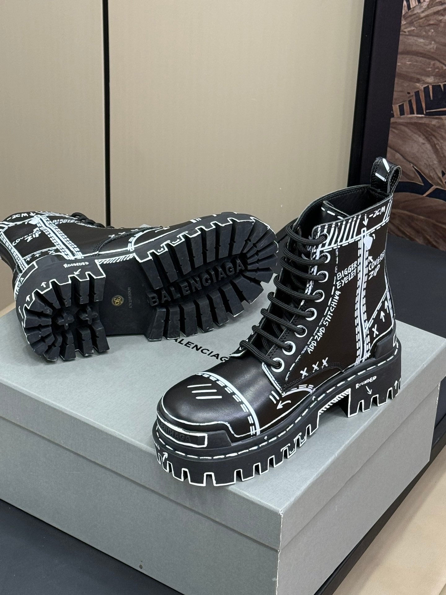 CHUNKY BOOTS IN BLACK SMOOTH CALFSKIN WHITE PRINT - 35