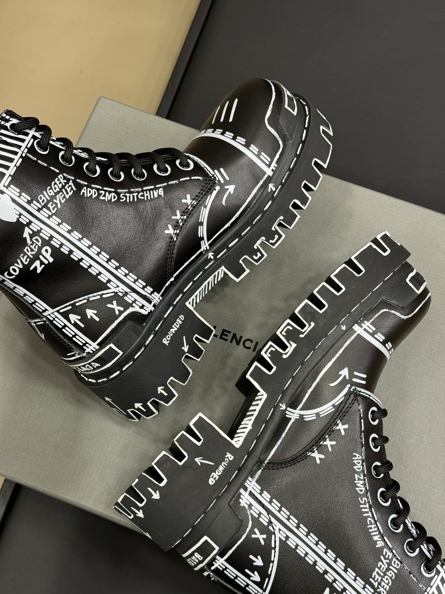 CHUNKY BOOTS IN BLACK SMOOTH CALFSKIN WHITE PRINT - 35