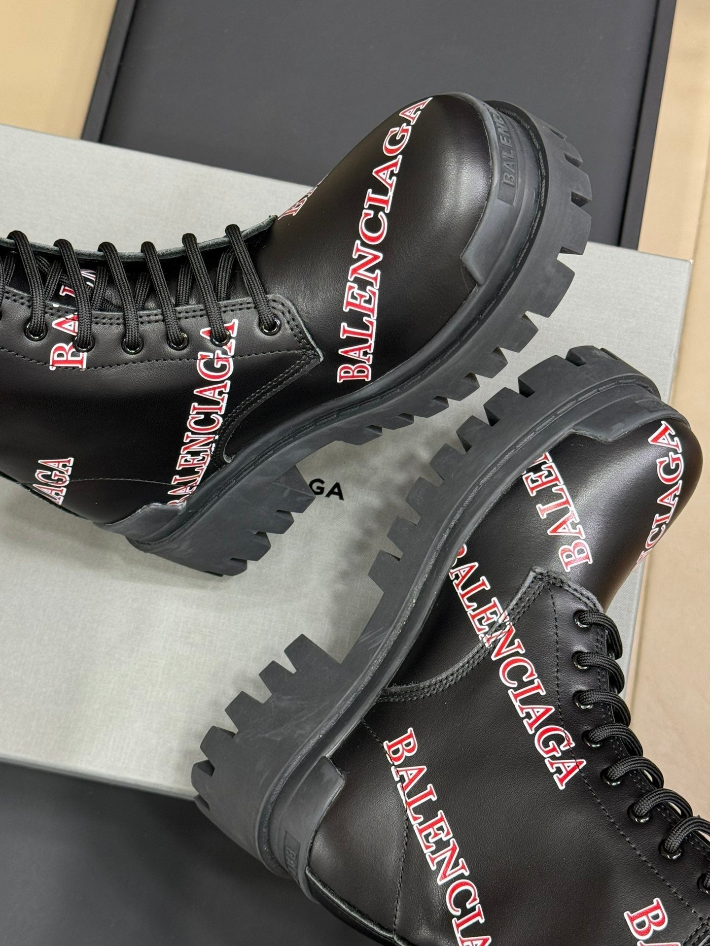 CHUNKY BOOTS IN BLACK SMOOTH CALFSKIN RED LOGO PRINT - 35