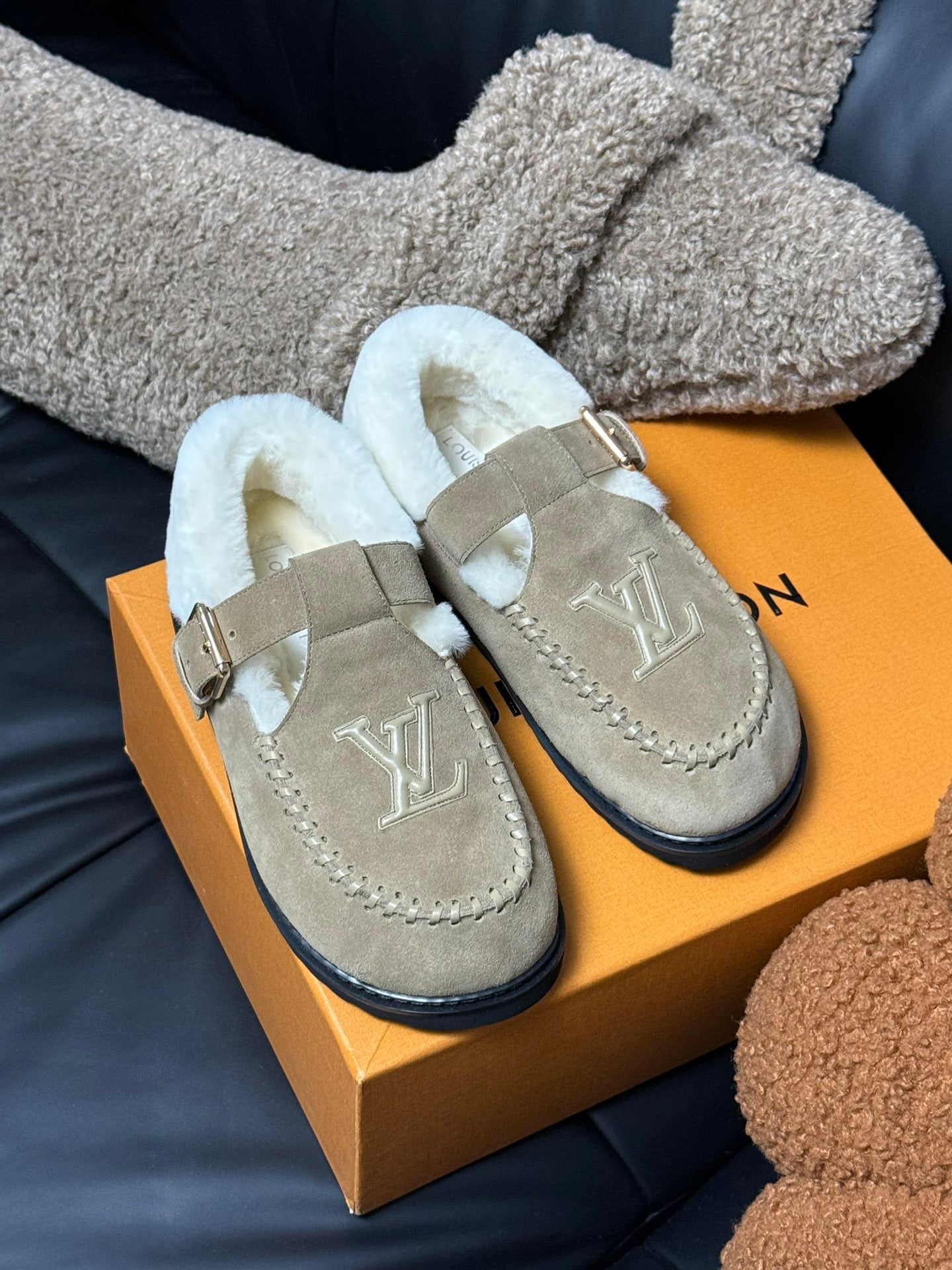 COLORADO COMFORT MARY JANE IN KHAKI BROWN SUEDE AND SHEARLING LINING - 35