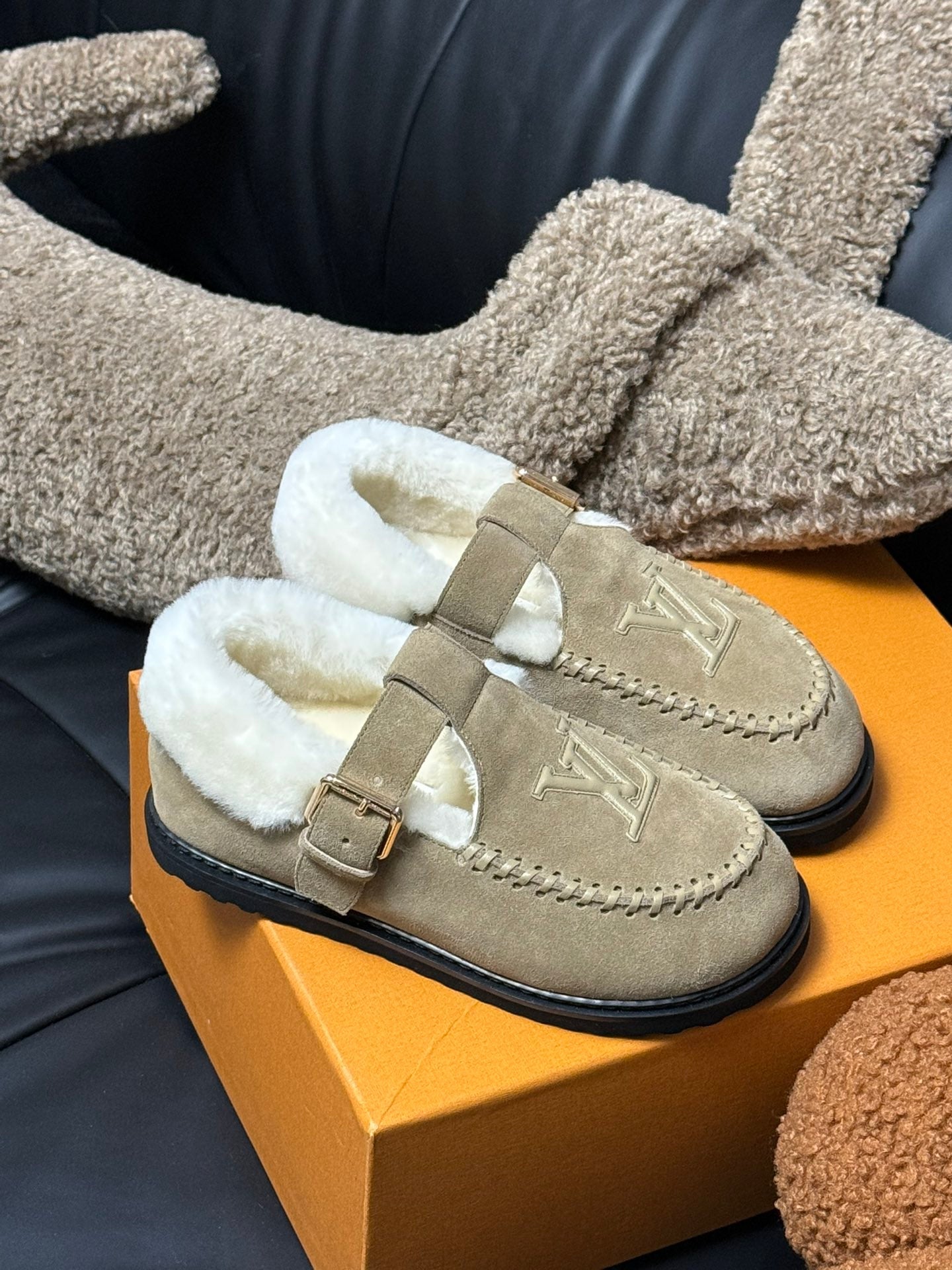 COLORADO COMFORT MARY JANE IN KHAKI BROWN SUEDE AND SHEARLING LINING - 35