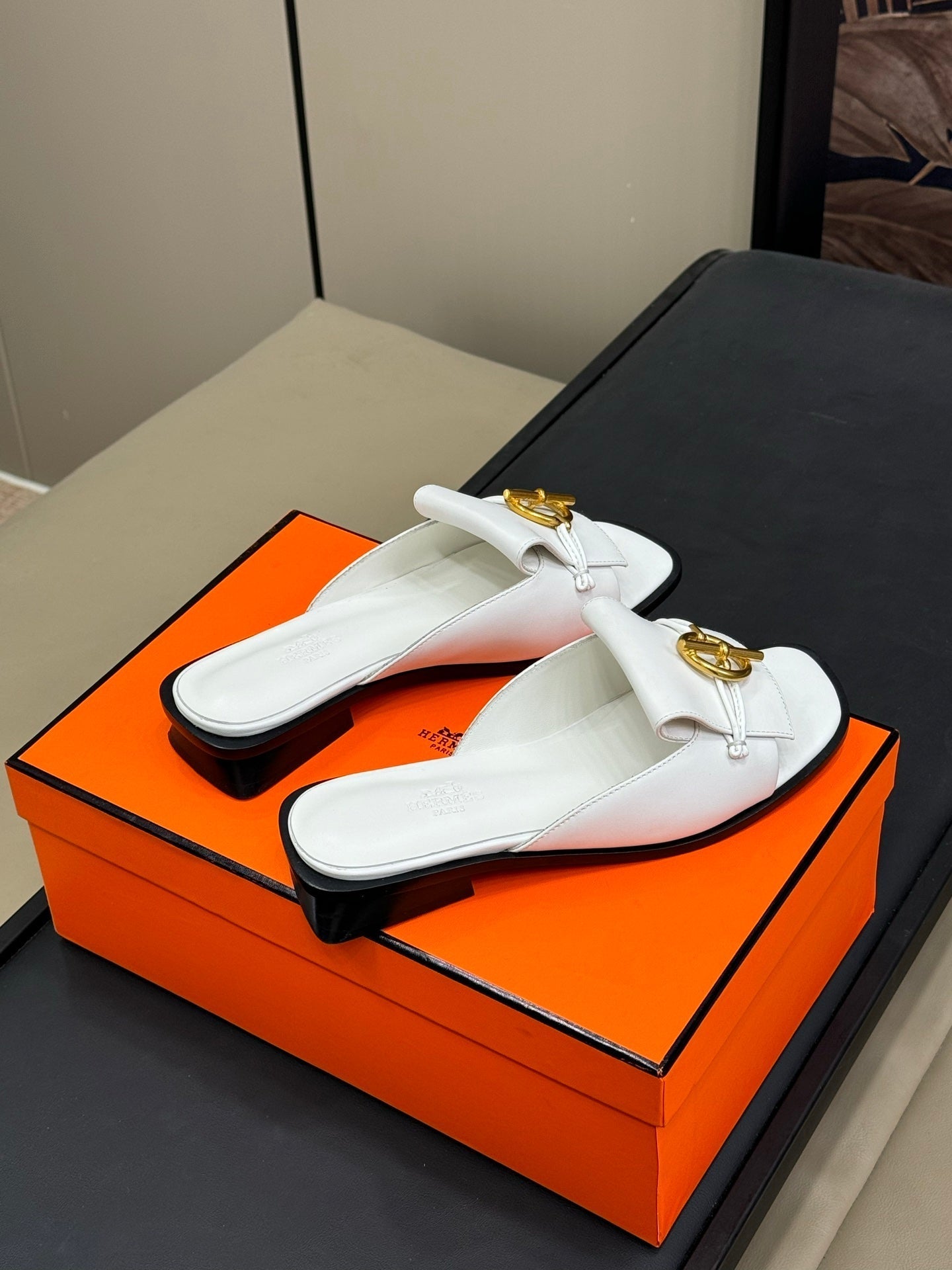 ISLE SANDAL IN WHITE CALFSKIN - 35 / 1 cm