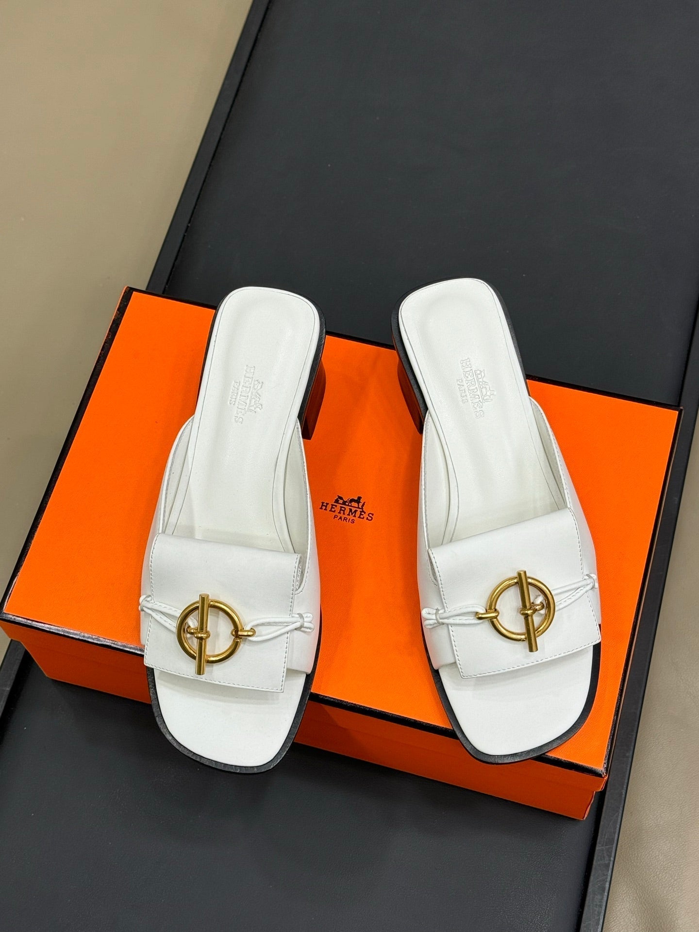 ISLE SANDAL IN WHITE CALFSKIN - 35 / 1 cm