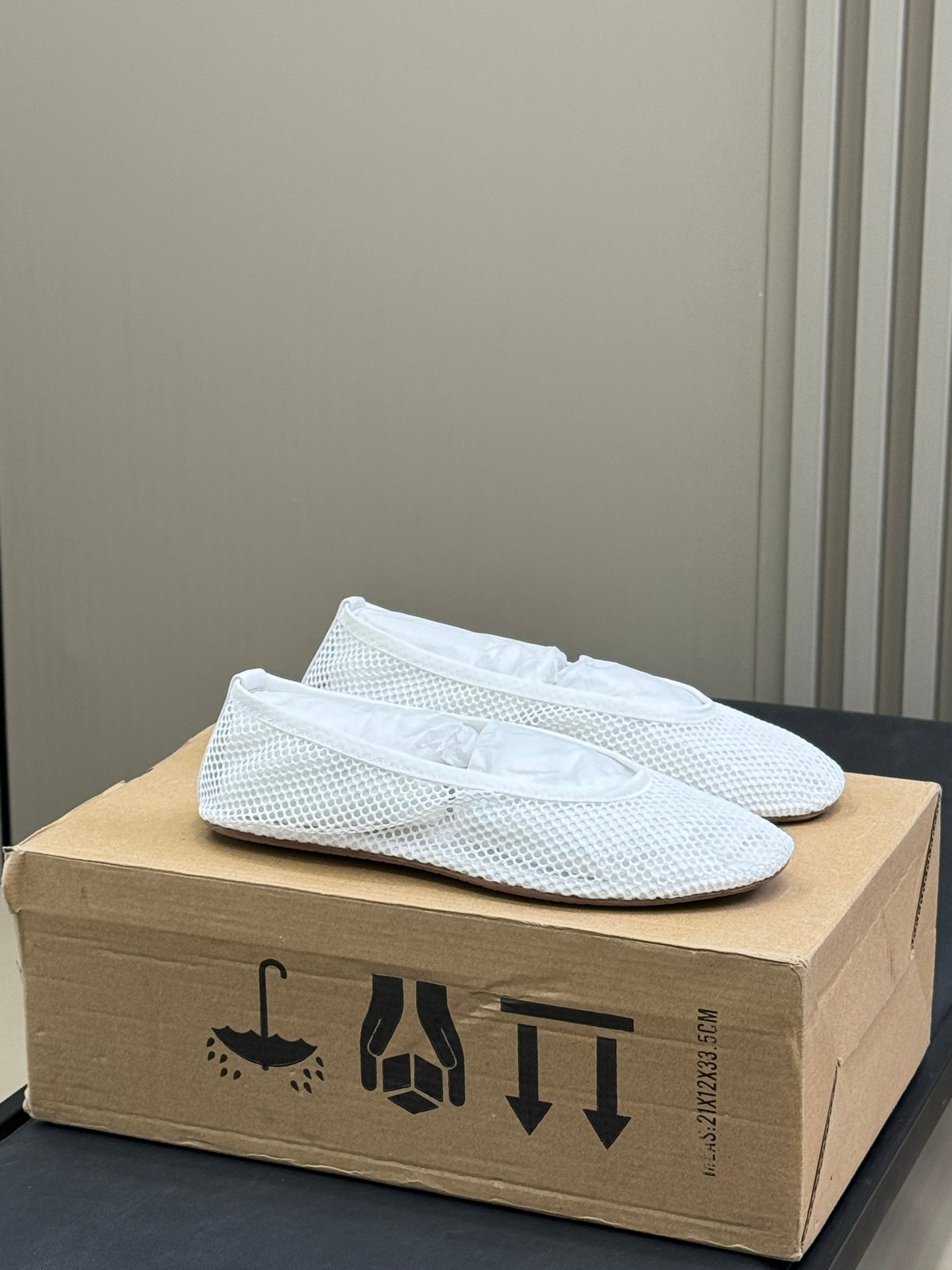 ALAIA FISHNET MESH BALLET FLATS 25S IN WHITE FABRIC - 35