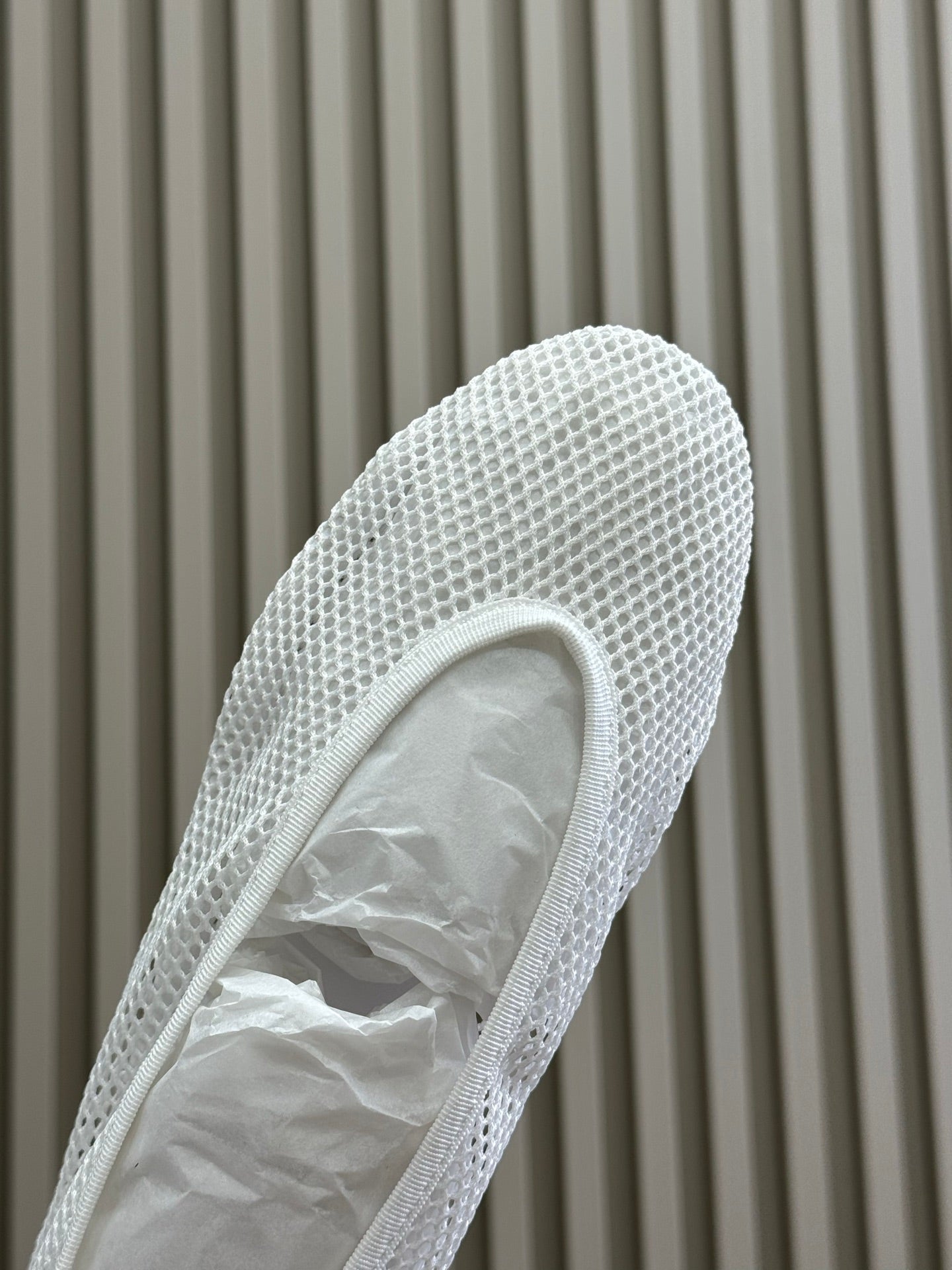 ALAIA FISHNET MESH BALLET FLATS 25S IN WHITE FABRIC - 35