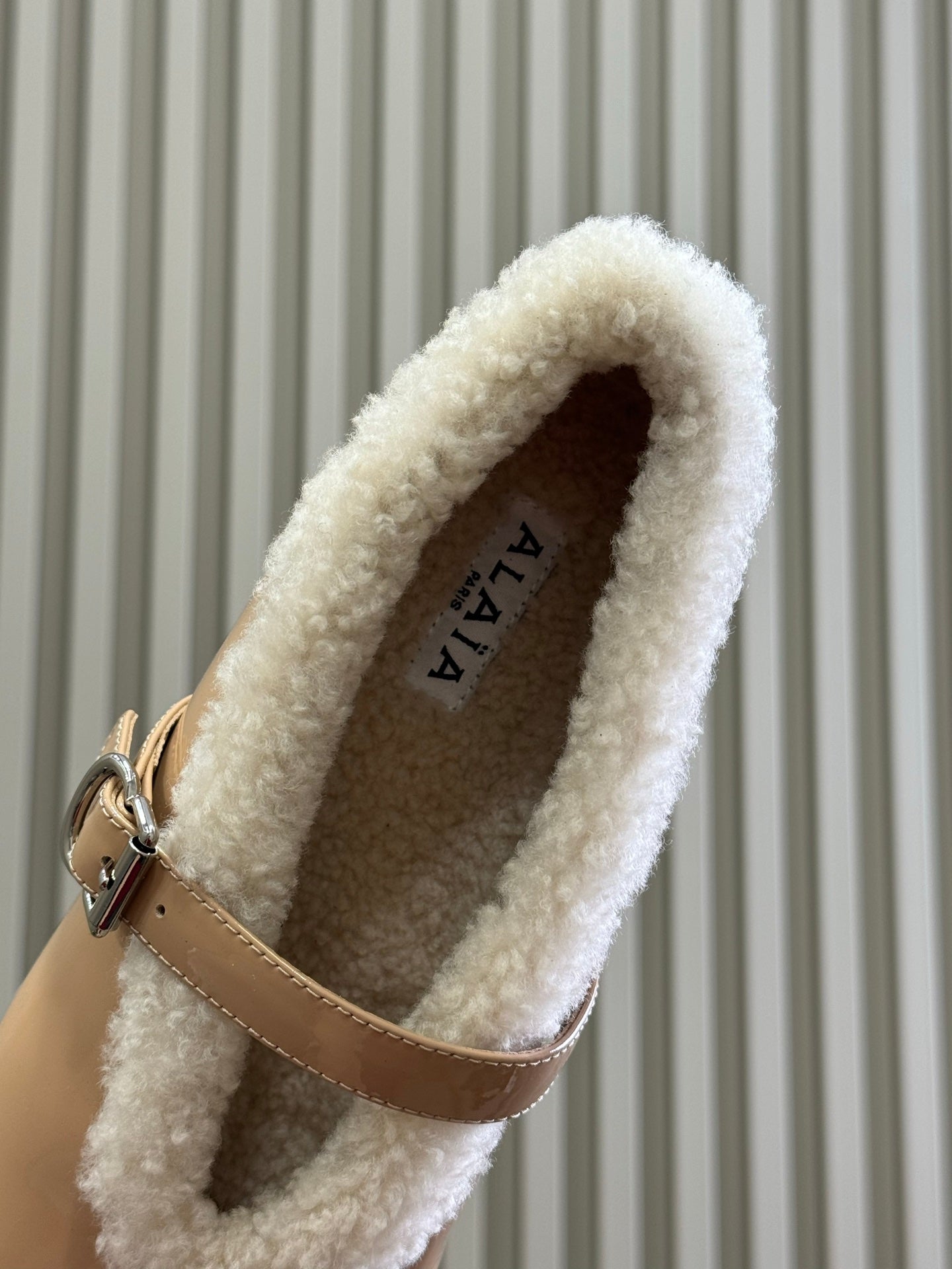 ALAIA 25S MARY JANE SHEARLING FLATS IN DARK NUDE GLOSSY CALFSKIN - 35