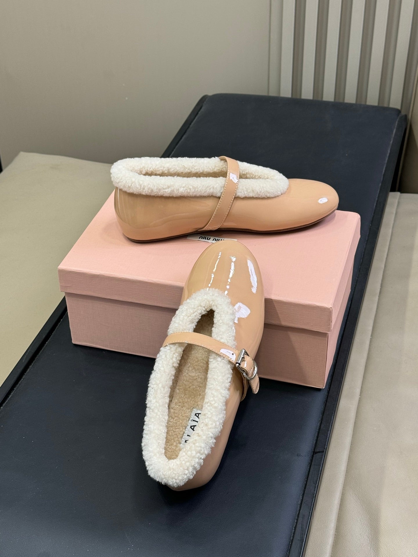 ALAIA 25S MARY JANE SHEARLING FLATS IN DARK NUDE GLOSSY CALFSKIN - 35