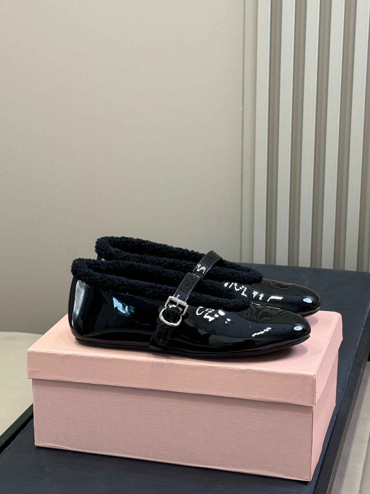 ALAIA 25S MARY JANE SHEARLING FLATS IN BLACK GLOSSY CALFSKIN - 35