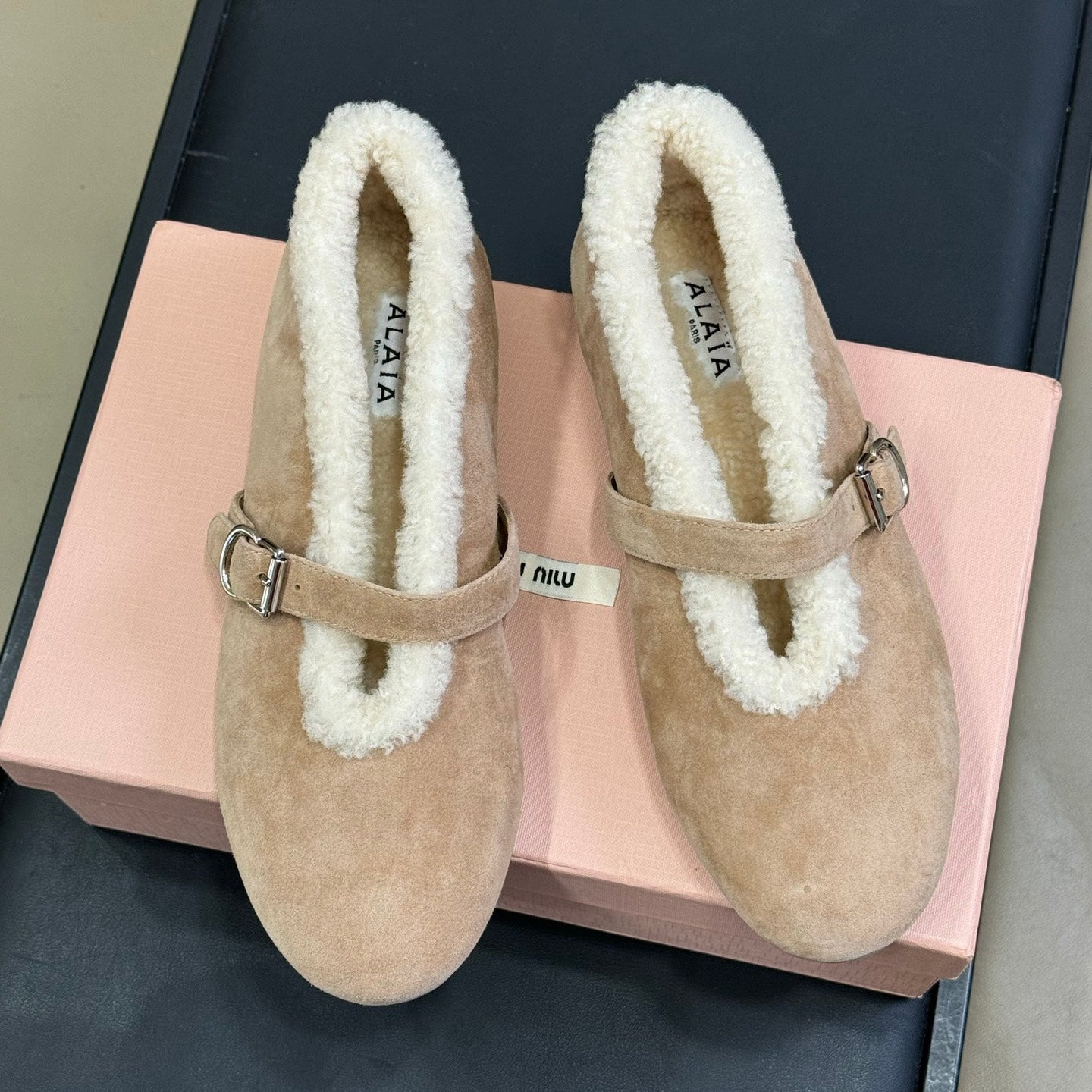 ALAIA 25S MARY JANE SHEARLING FLATS IN LIGHT BROWN SUEDE - 35