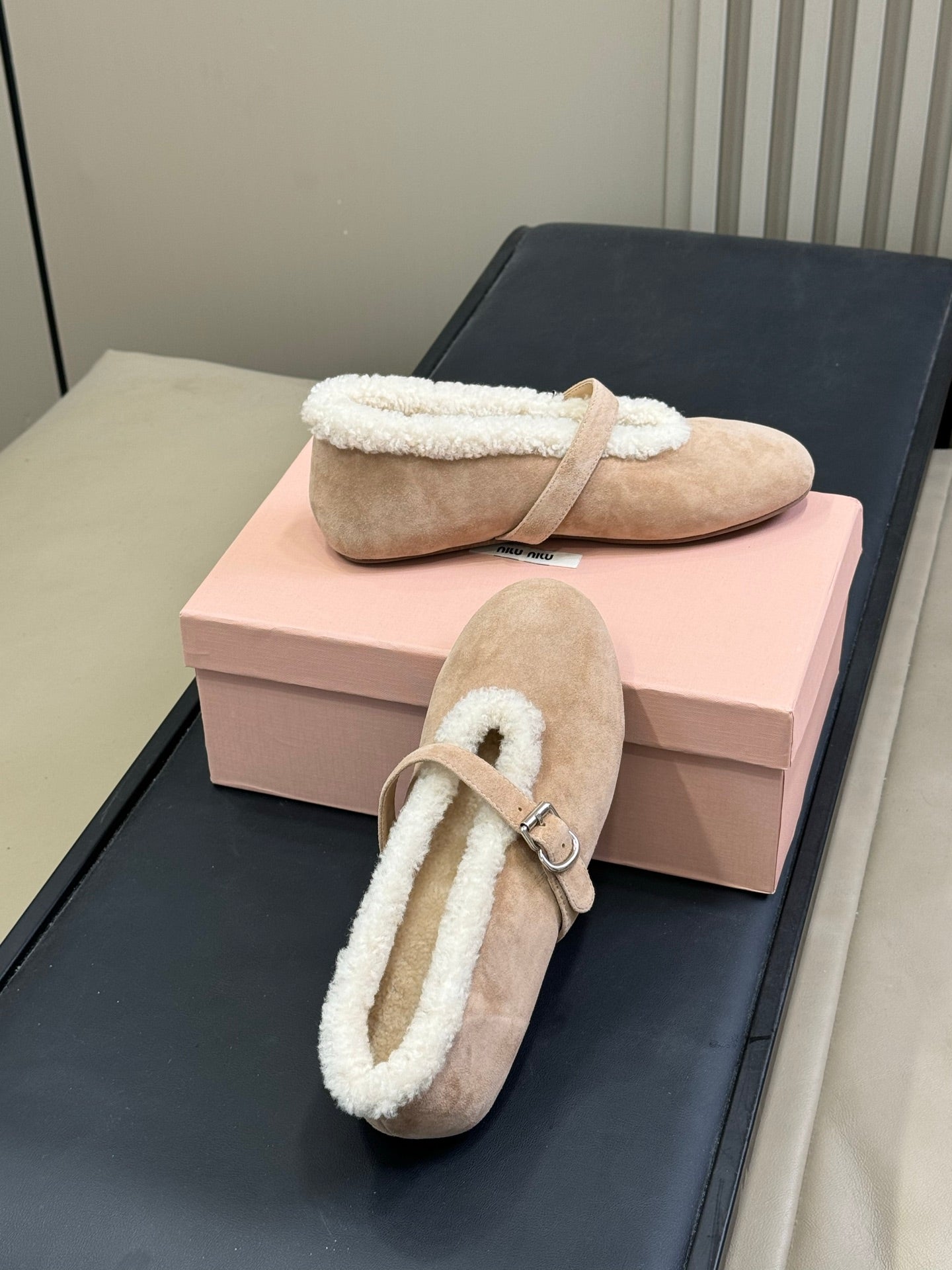 ALAIA 25S MARY JANE SHEARLING FLATS IN LIGHT BROWN SUEDE - 35