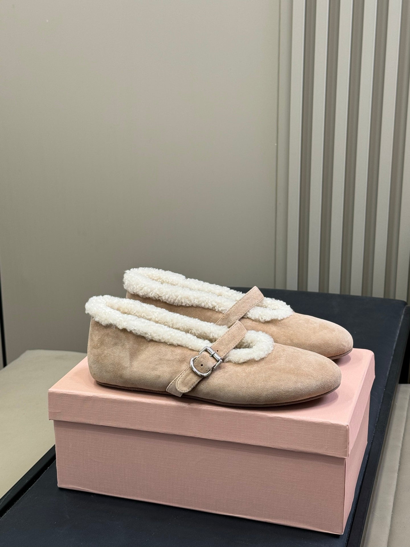 ALAIA 25S MARY JANE SHEARLING FLATS IN LIGHT BROWN SUEDE - 35
