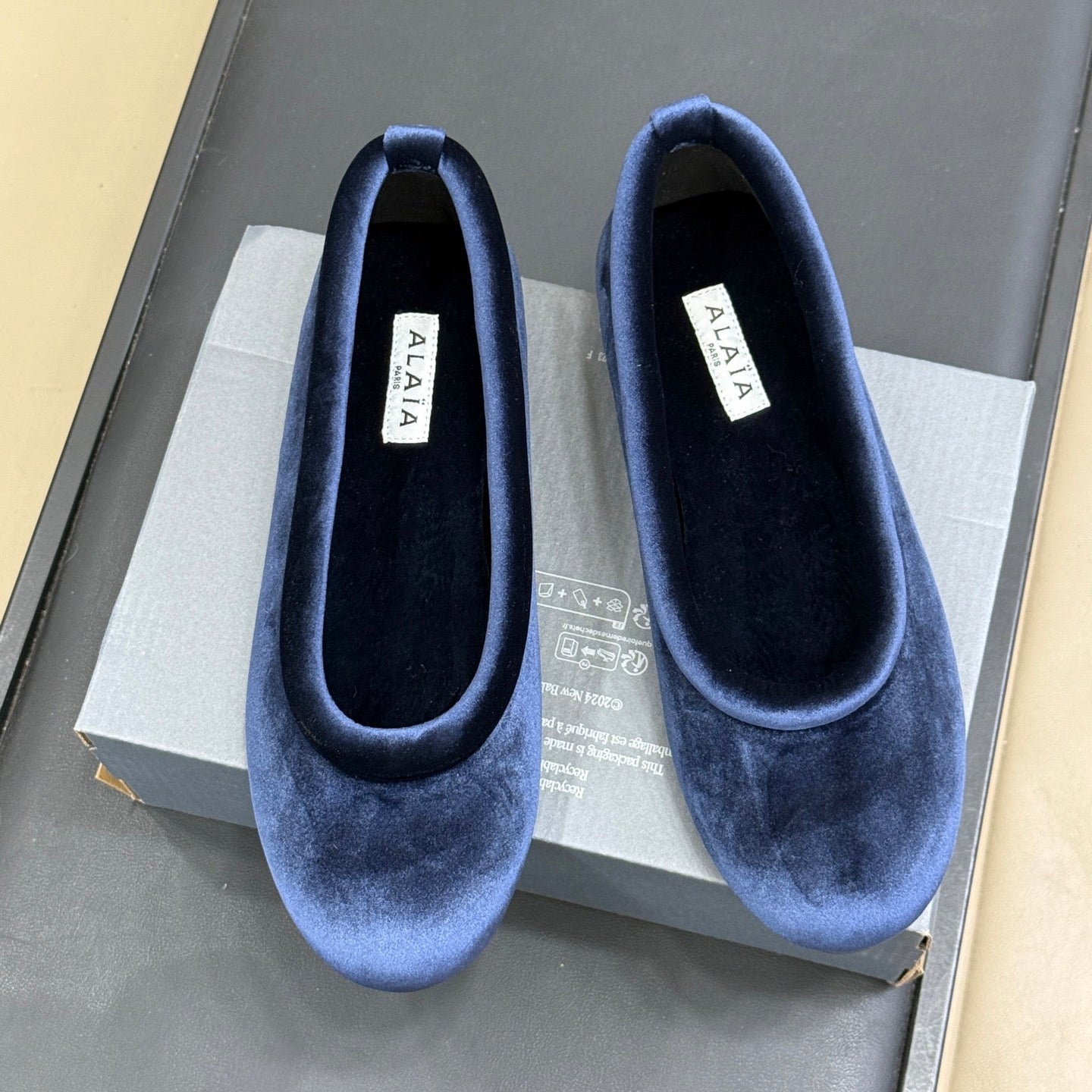 ALAIA 25S BALLET FLATS IN DARK BLUE VELVET - 35