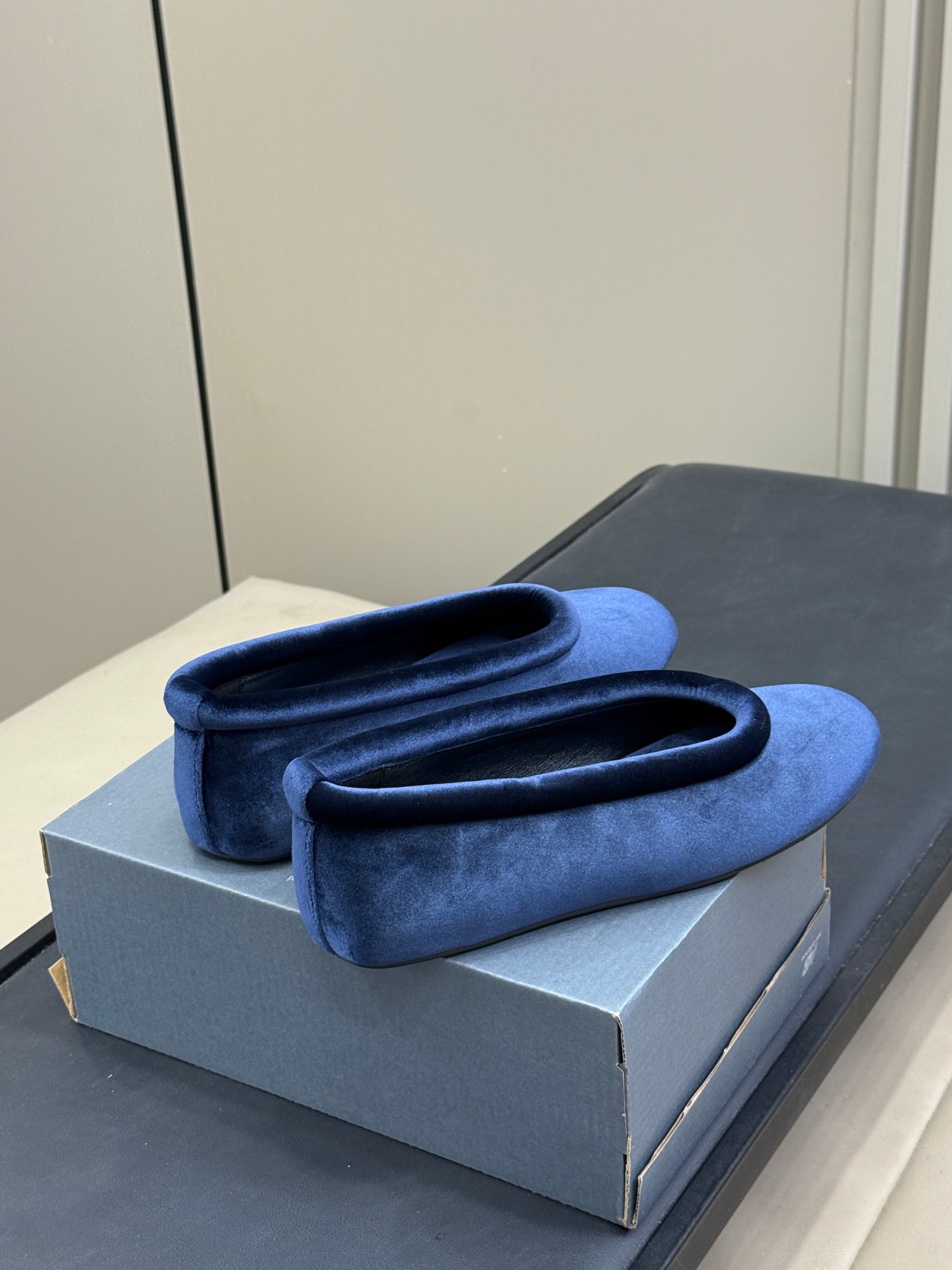 ALAIA 25S BALLET FLATS IN DARK BLUE VELVET - 35