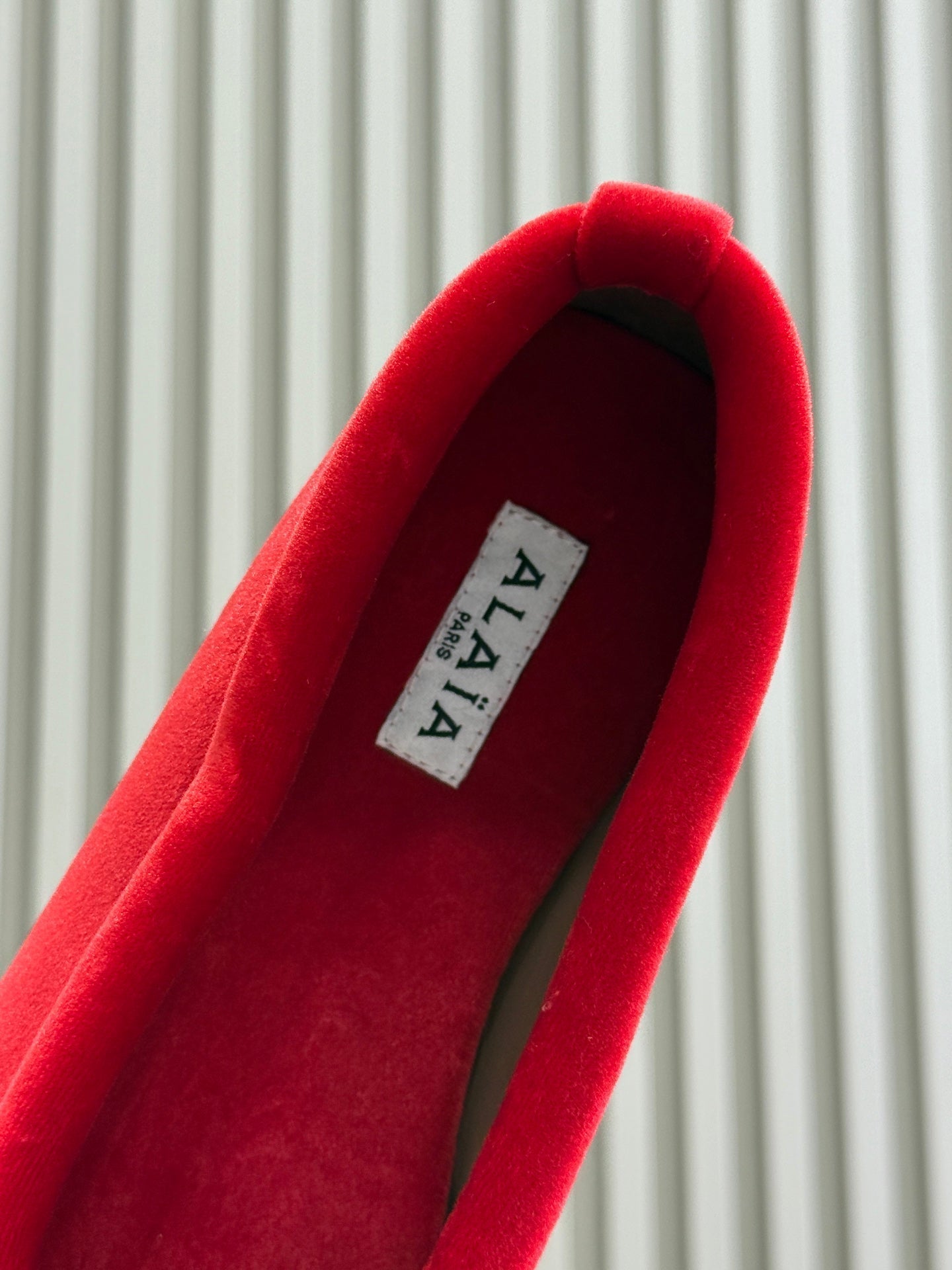 ALAIA 25S BALLET FLATS IN BRIGHT RED VELVET - 35