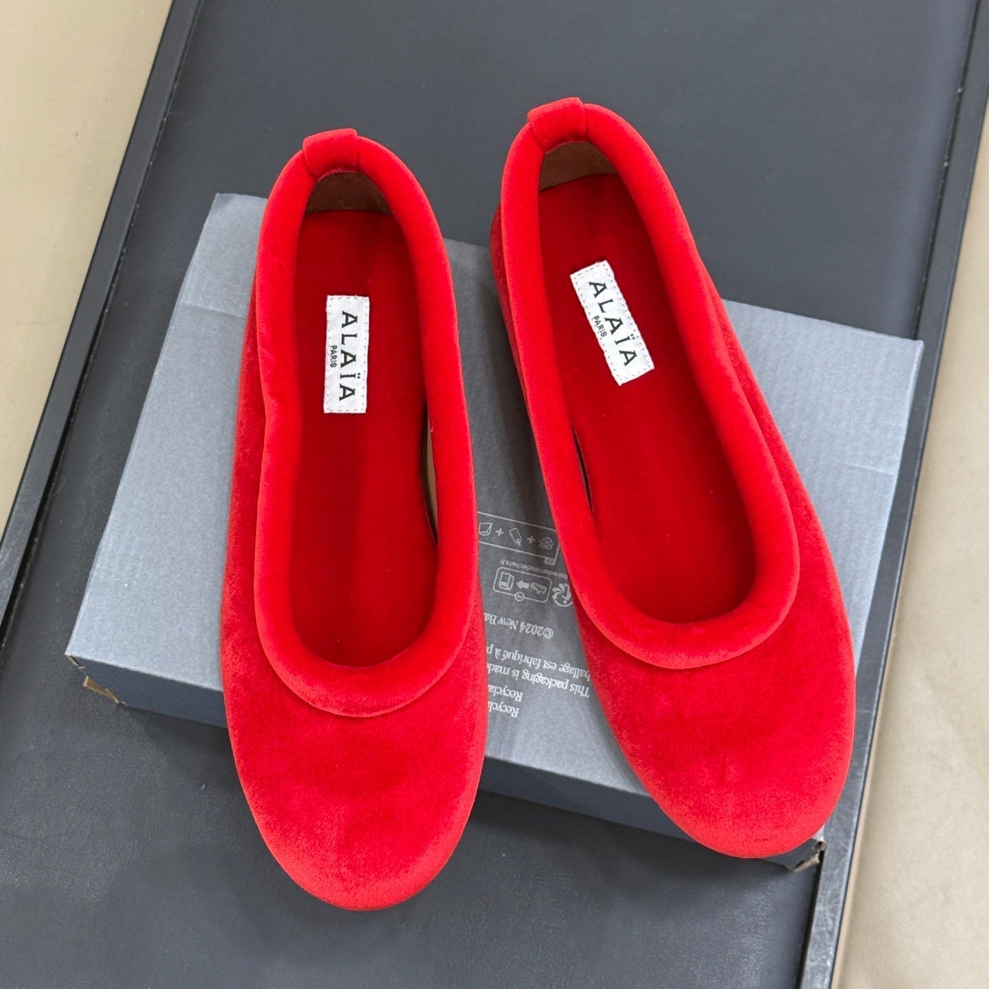 ALAIA 25S BALLET FLATS IN BRIGHT RED VELVET - 35