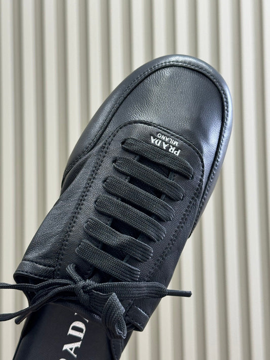 PRADA МЮЛІ COLLAPSE З ЧОРНОЇ ТЕЛЯЧОЇ ШКІРИ, 25S - 35