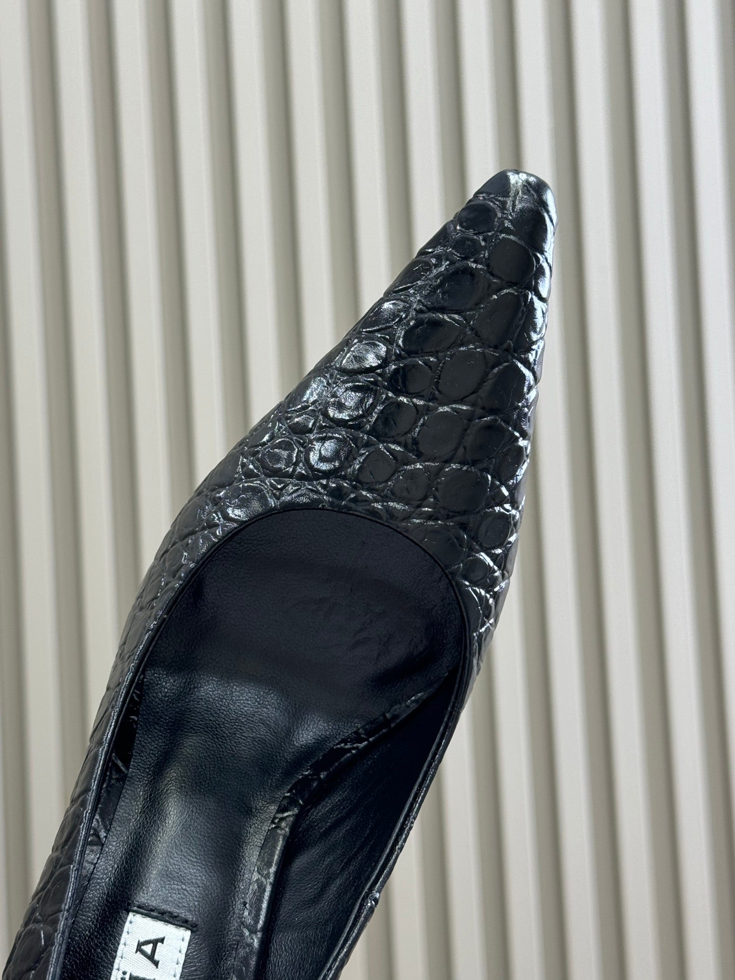 ALAIA 25S POINTY TOE PUMPS 90MM IN BLACK CALFSKIN - 35