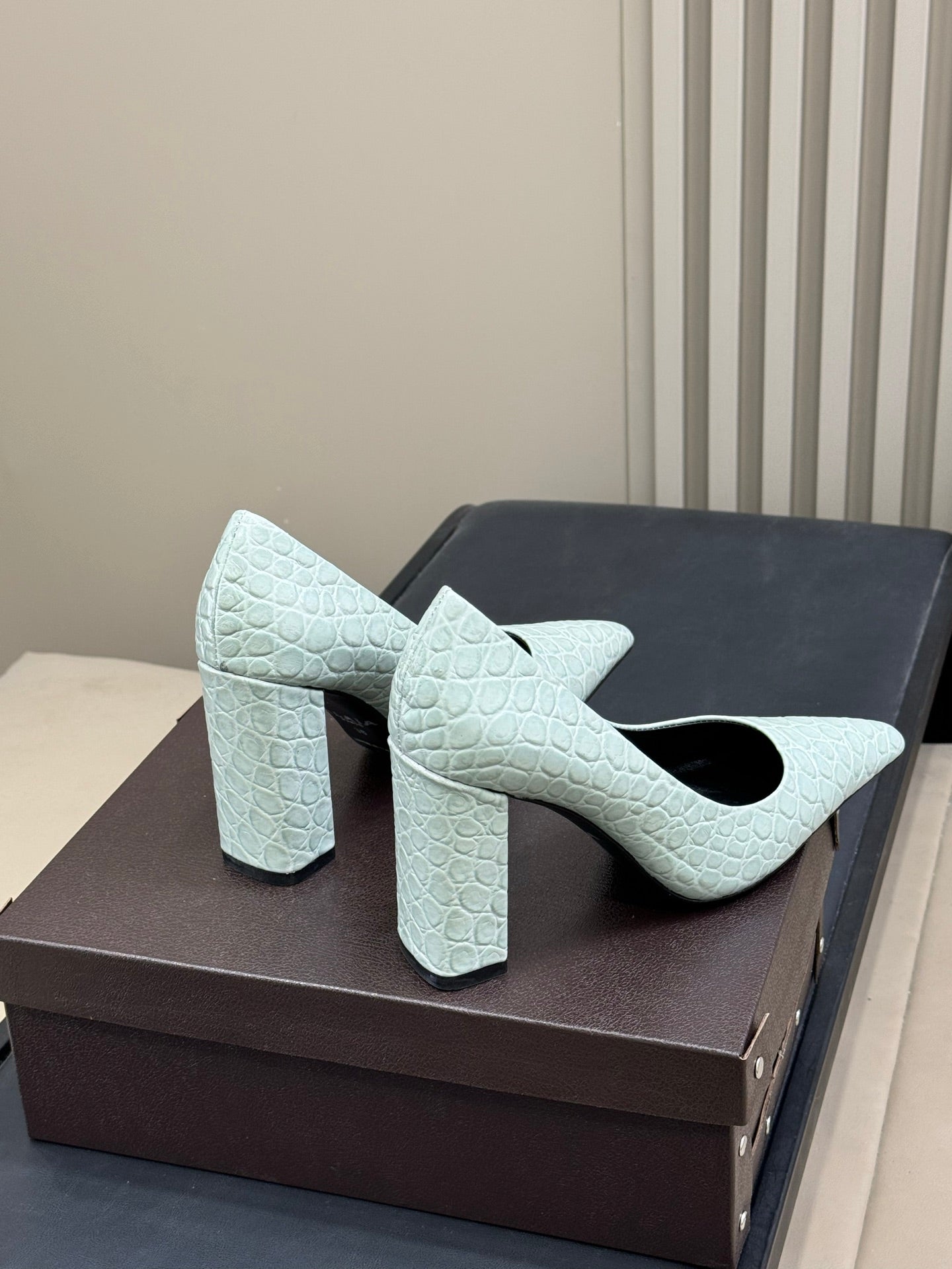 ALAIA 25S POINTY TOE PUMPS 90MM IN CELADON GREEN CALFSKIN - 35