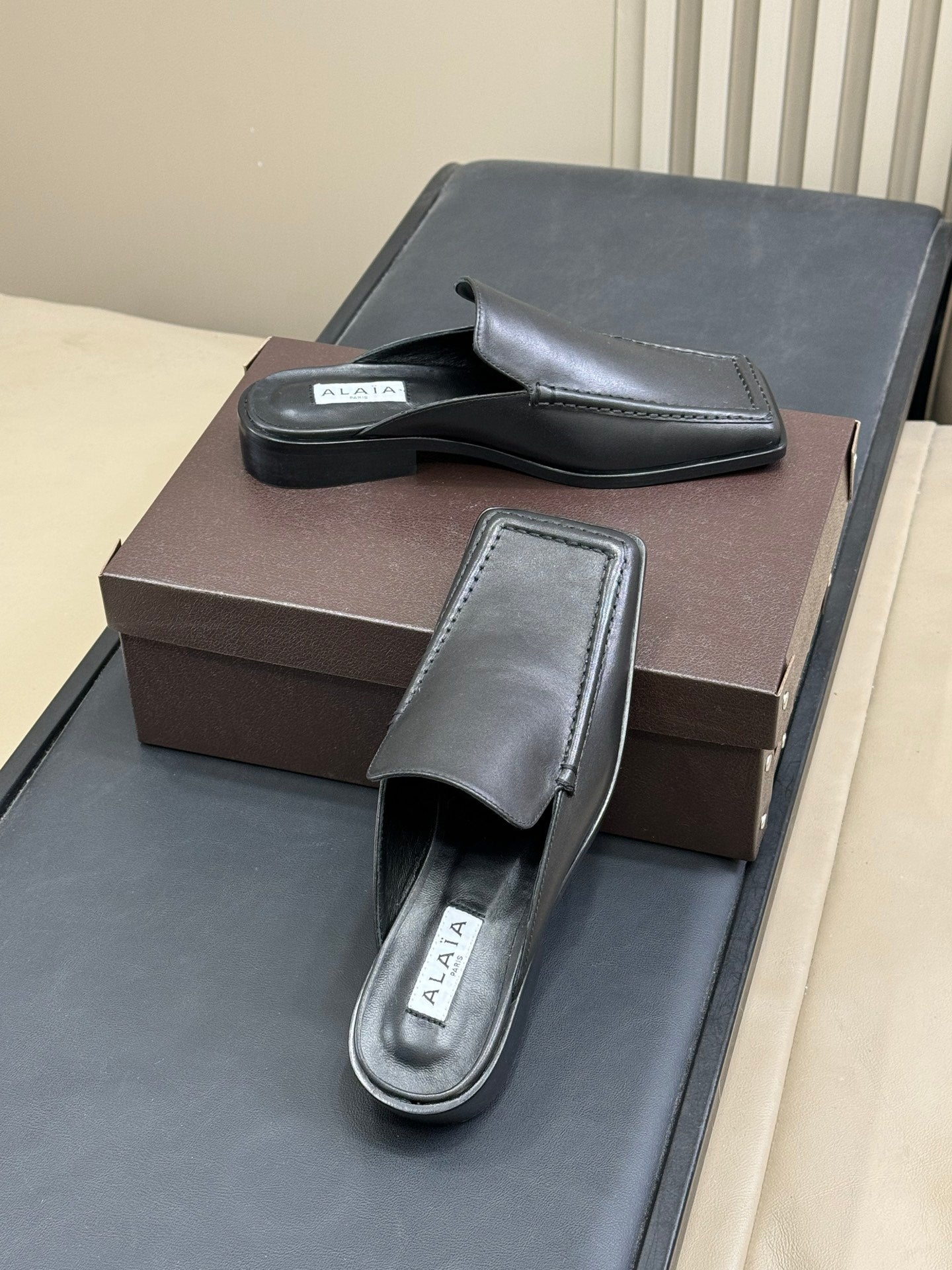 ALAIA 25S SQUARE LOAFER MULES IN BLACK CALFSKIN - 35