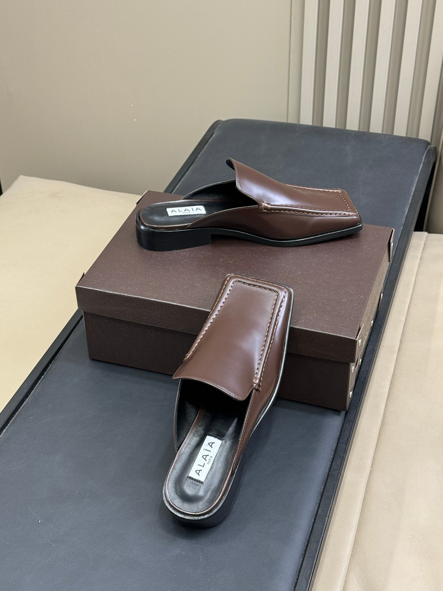 ALAIA 25S SQUARE LOAFER MULES IN BROWN CALFSKIN - 35