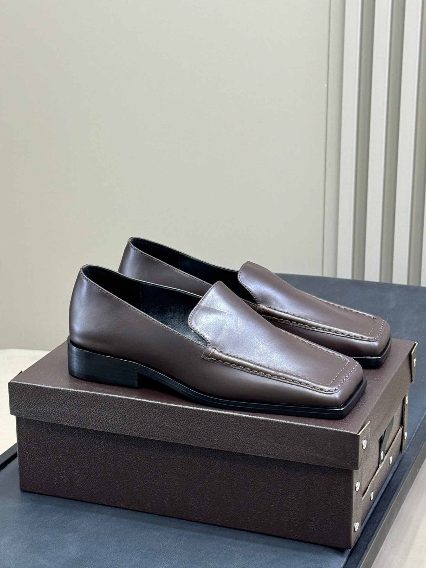 ALAIA 25S SQUARE TOE LOAFER IN BROWN CALFSKIN - 35