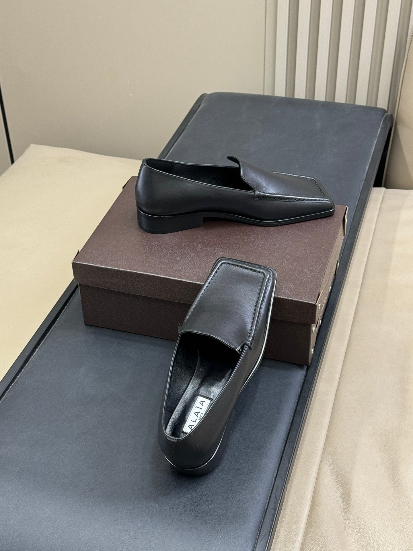 ALAIA 25S SQUARE TOE LOAFER IN BLACK CALFSKIN - 35