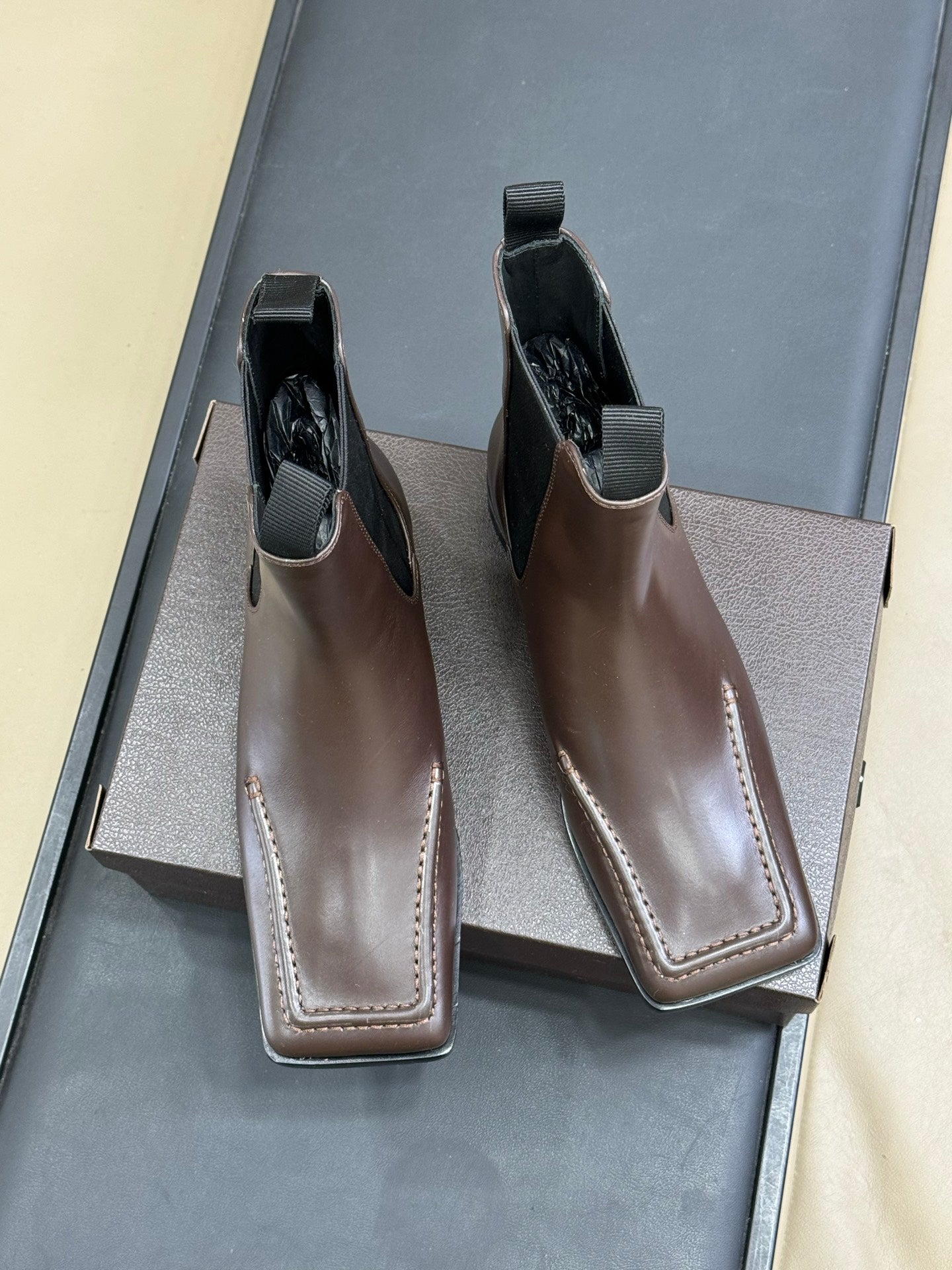 ALAIA 25S SQUARE TOE CHELSEA ANKLE BOOTS SHOES IN BROWN CALFSKIN - 35