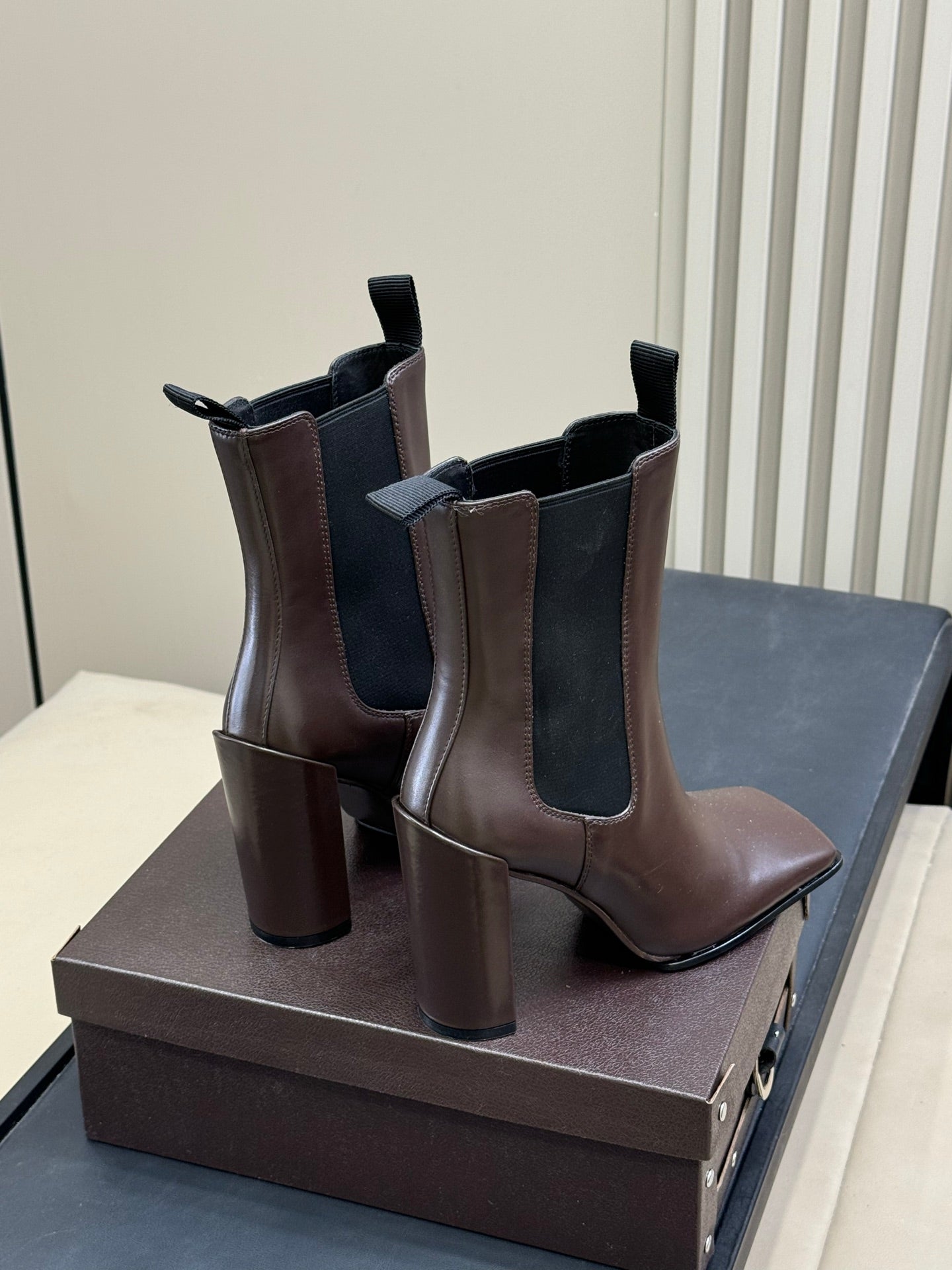 ALAIA 25S ANKLE HIGH-HEELED BOOTS IN BROWN CALFSKIN AND CANVAS - 35