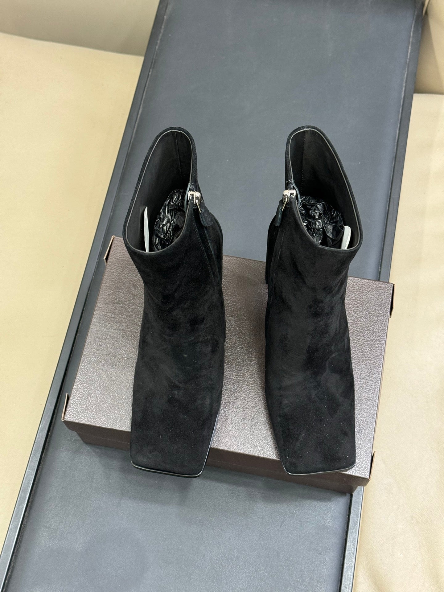 ALAIA 25S ANKLE HIGH-HEELED BOOTS IN BLACK SUEDE - 35