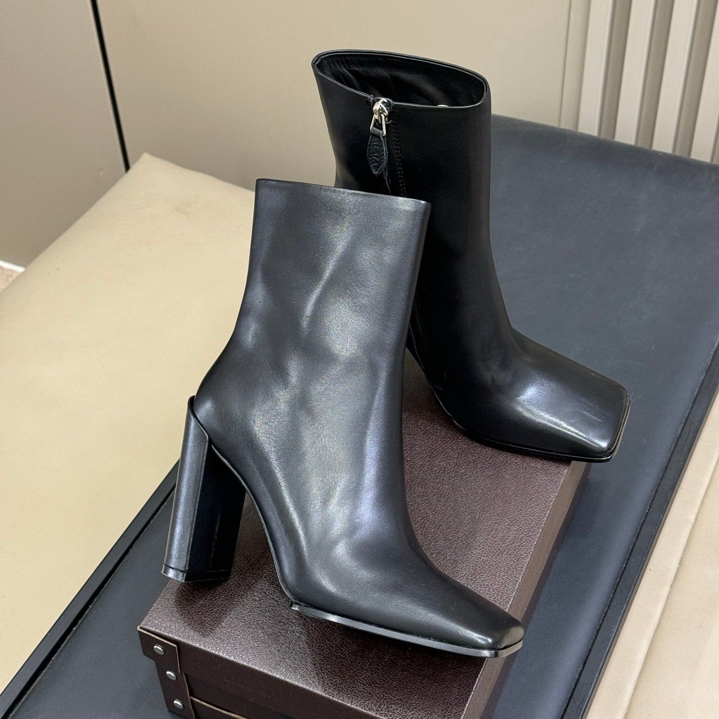 ALAIA 25S SQUARE ANKLE BOOTS IN BLACK CALFSKIN - 35