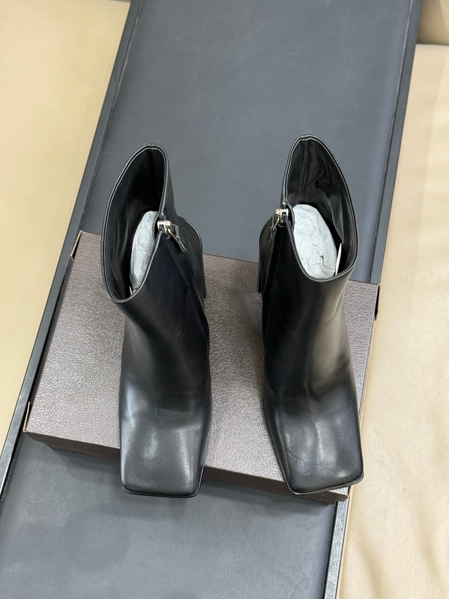 ALAIA 25S SQUARE ANKLE BOOTS IN BLACK CALFSKIN - 35