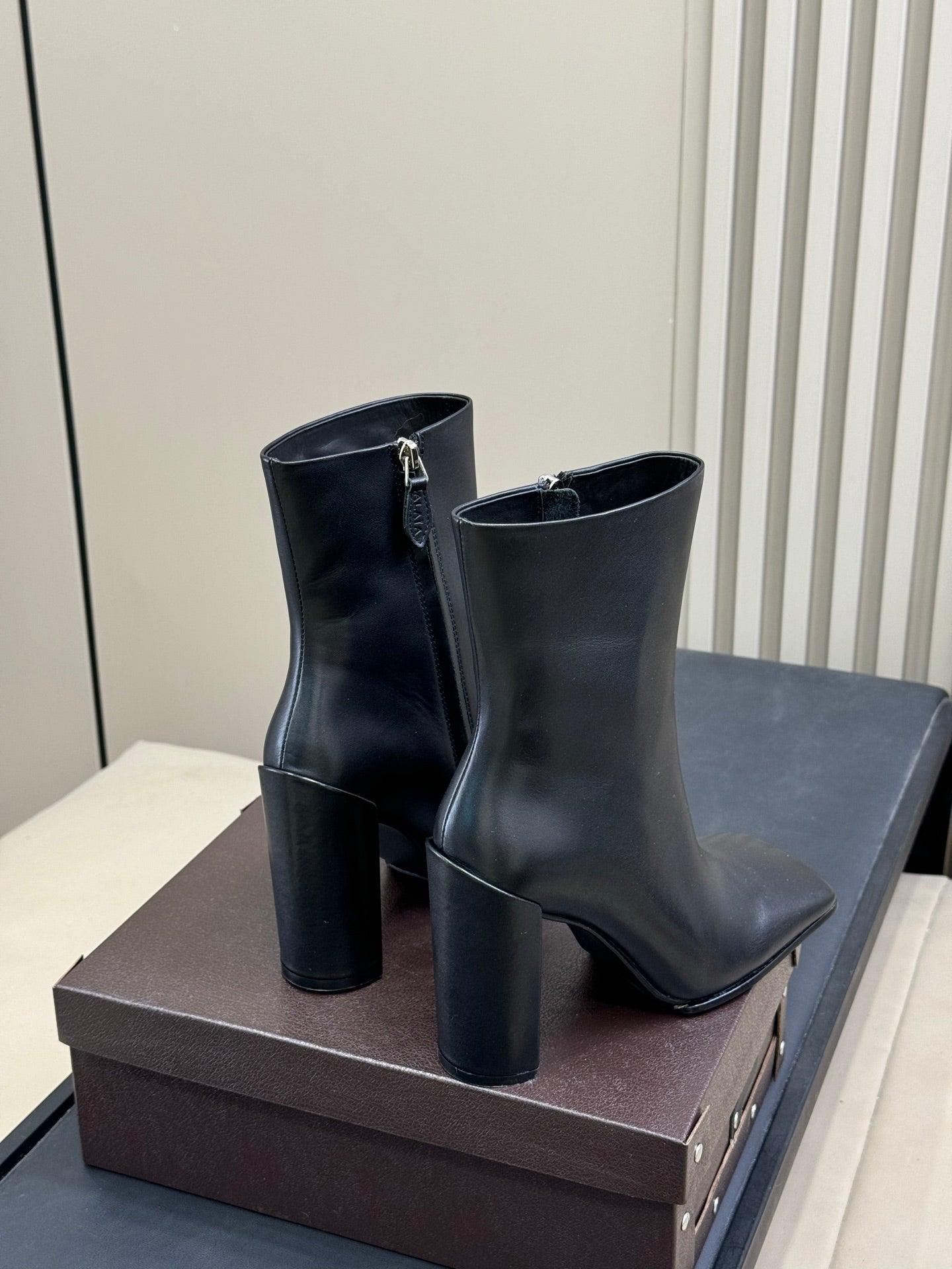 ALAIA 25S SQUARE ANKLE BOOTS IN BLACK CALFSKIN - 35