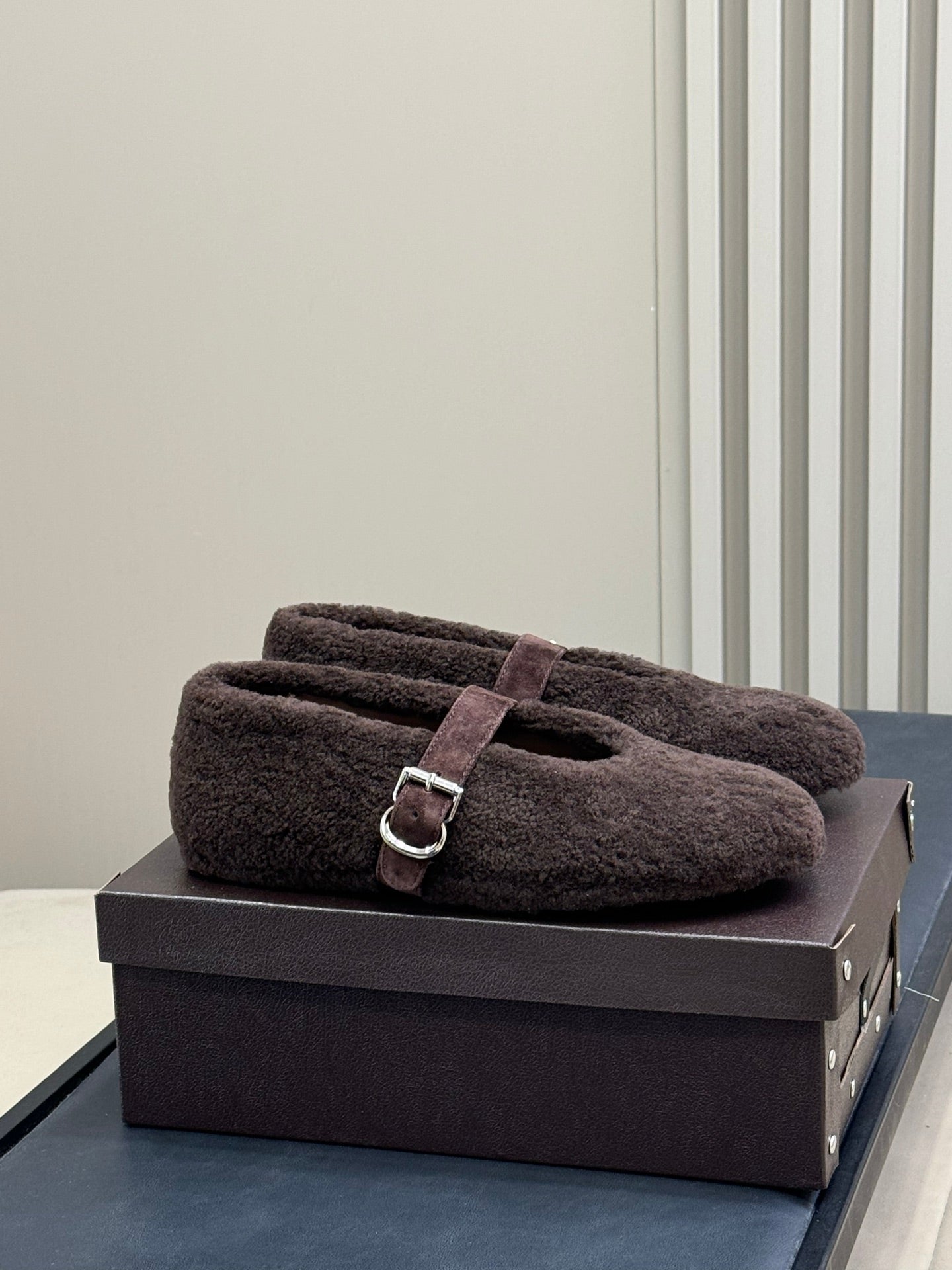 ALAIA 25S COZY MARY JANE SHEARLING FLATS IN DARK BROWN - 35