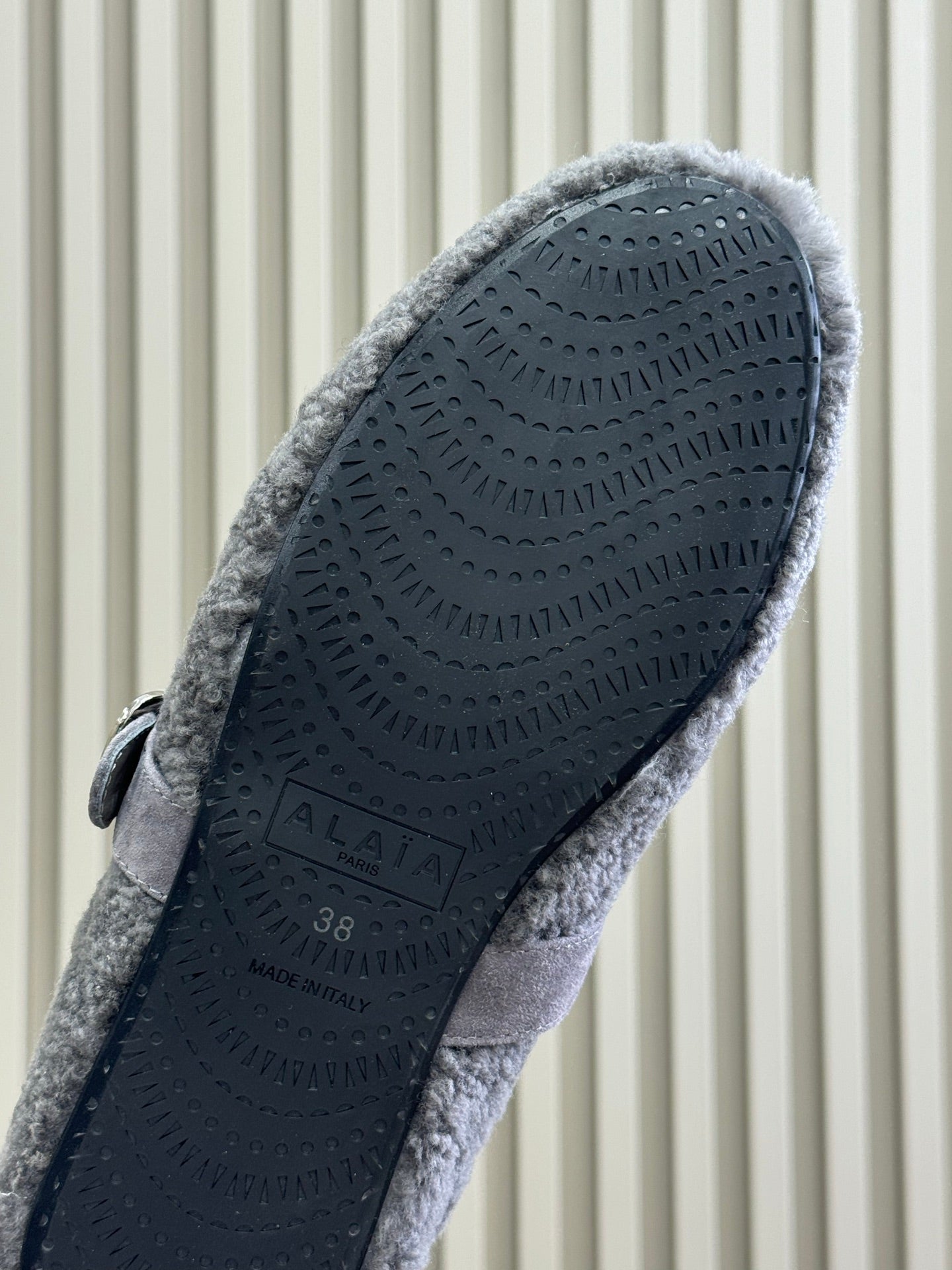 ALAIA 25S COZY MARY JANE SHEARLING FLATS IN DARK GRAY - 35